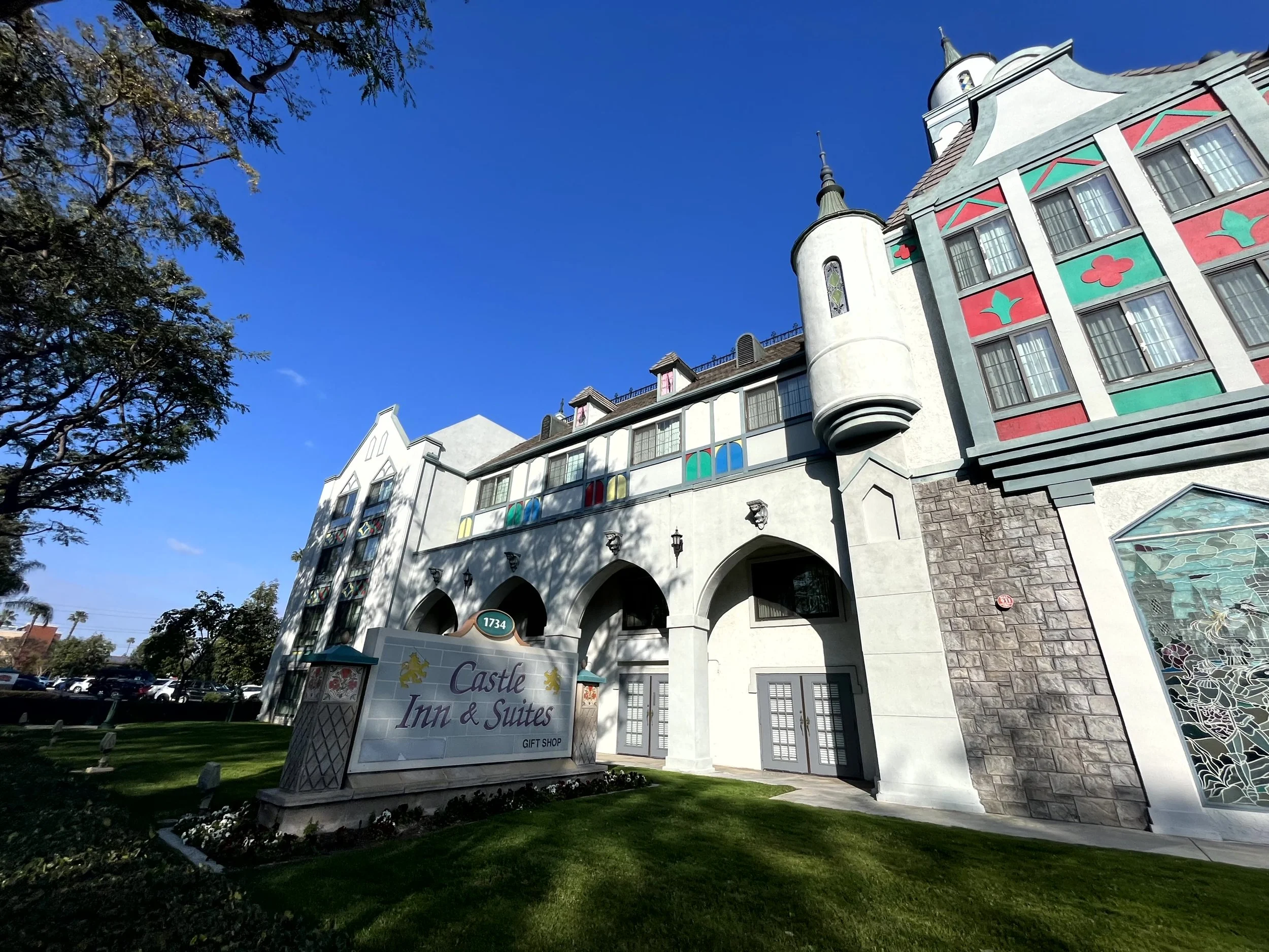 Magical Stays: Discovering the Best Disneyland Hotel for Your Family ...