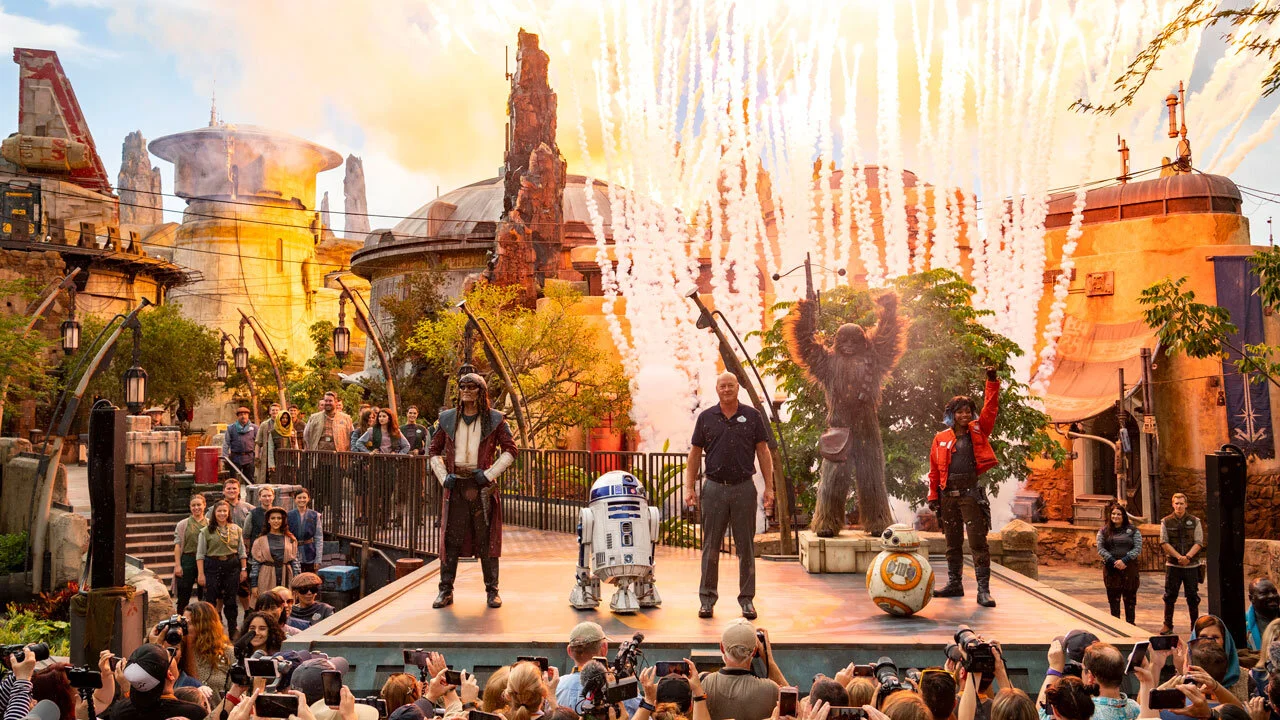 #DisneyParksLIVE: Watch the Replay of the Dedication Ceremony of Star Wars: Galaxy’s Edge at Disney’s Hollywood Studios