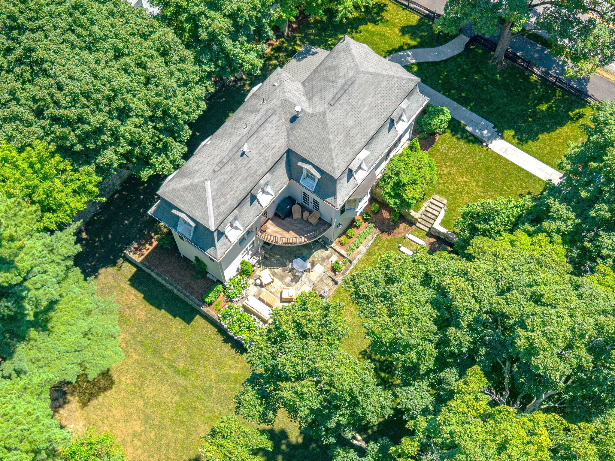 Why You Should Hire Steve & Nicole Connolly to Sell Your House in Wellesley, MA