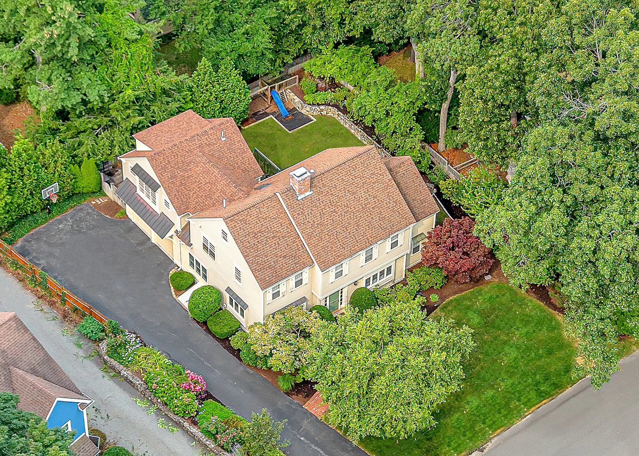 Why Hiring a Top Real Estate Agent Matters When Selling Your Home in Wellesley, MA