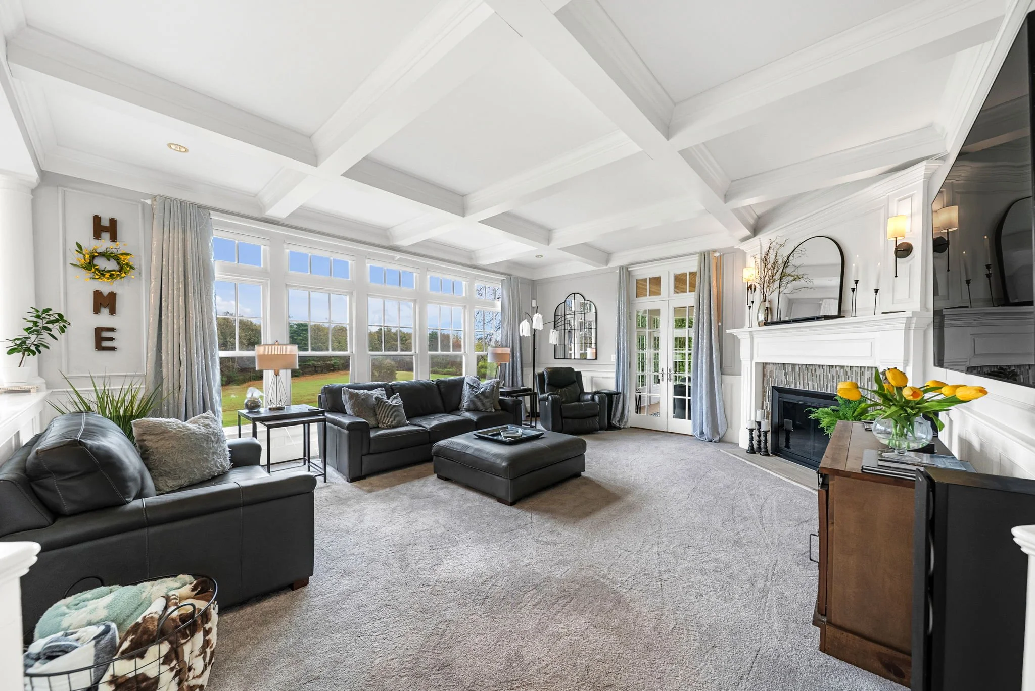 24-family-room.jpg