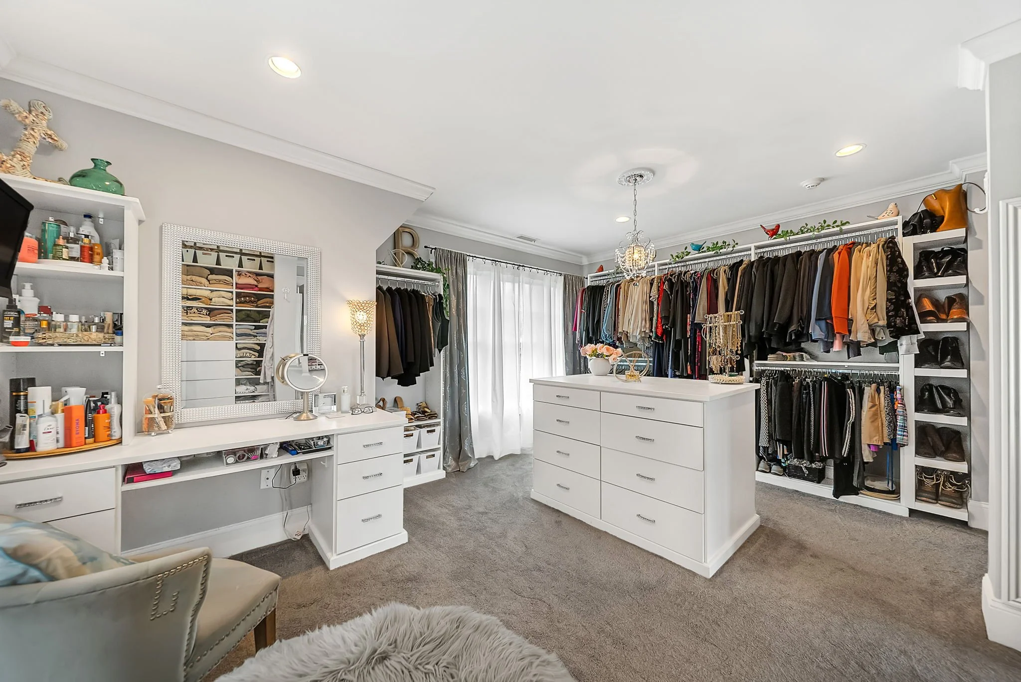 38-primary-closet.jpg