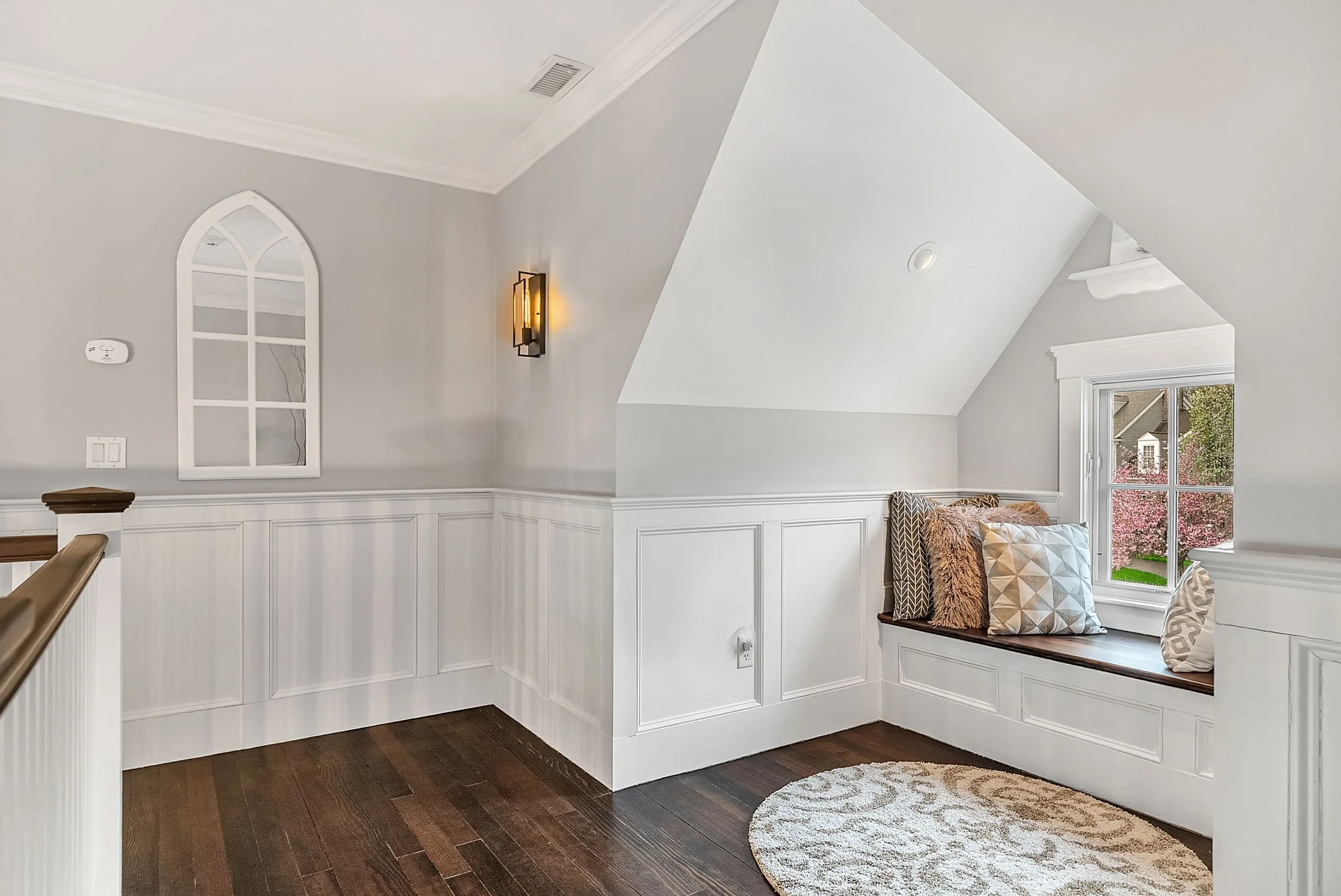 35-upstairs-reading-nook.jpg