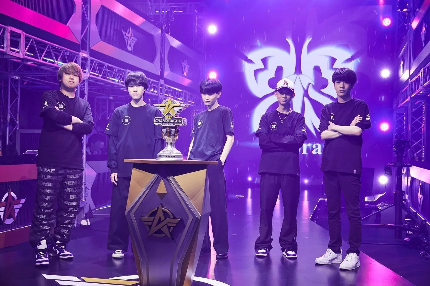 荒野チャンピオンシップ
応援よろしくお願いします!

#FLRWIN