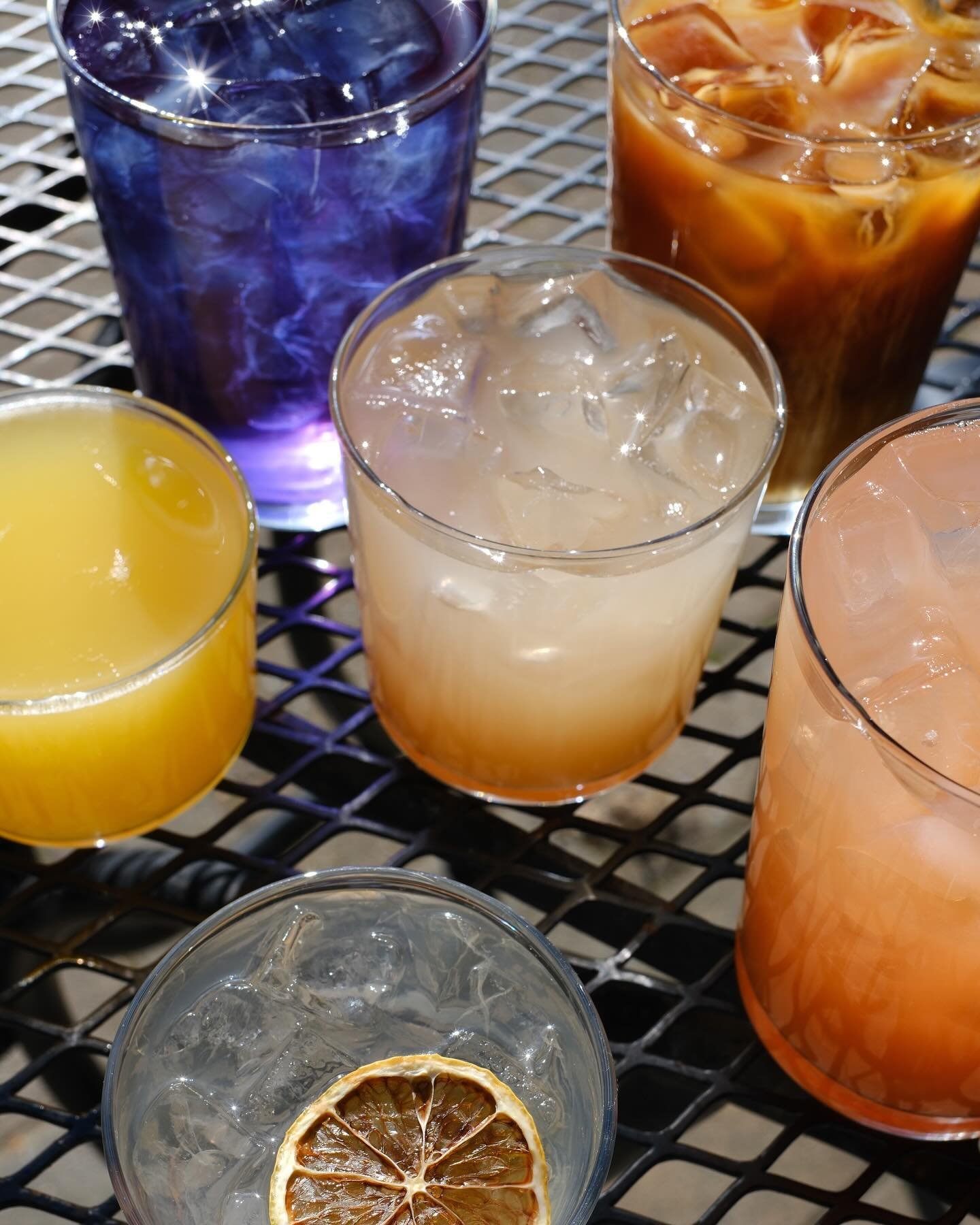 Ice cold beverages. You want&rsquo;m and we got&rsquo;m!! 
//
Blue Jasmine Iced Tea
Regina blend Cold Brew with oat milk 
Adernats Cava Mimosa
Blood Orange and Rhubarb Shrub
Strawberry Lemonade 
Moxie Mule Vermouth Spritz
