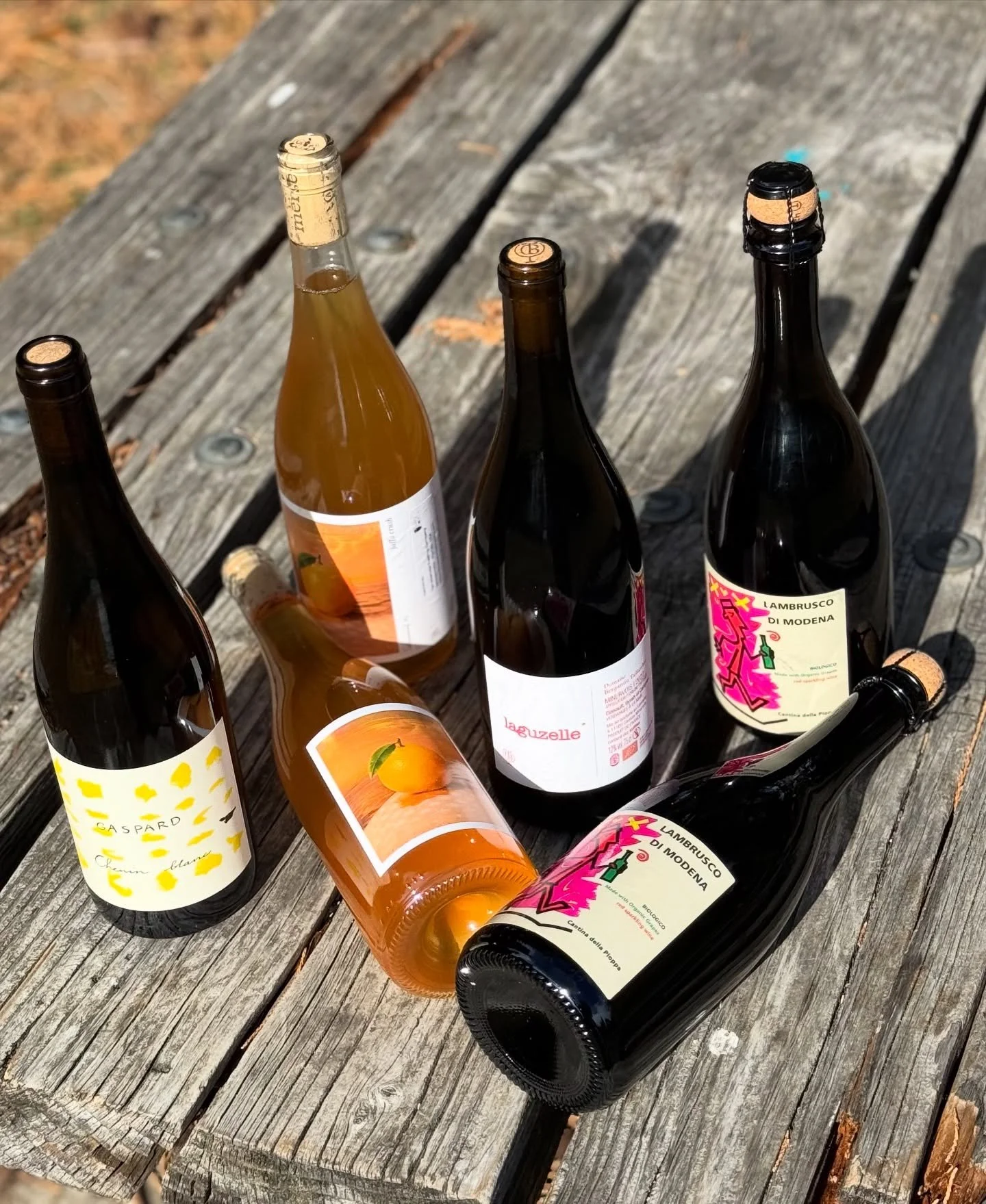 Listen, when it comes to setting the table, any night of the week whether for a special occasion or not, we have the wines you need - or grab a glass here, 🍷 + 🥪 = 🙌🏼
//
🍇 Gaspard Chenin Blanc: citrus, pear, pineapple, zesty, cleeean
🍇 Jaffa Cr