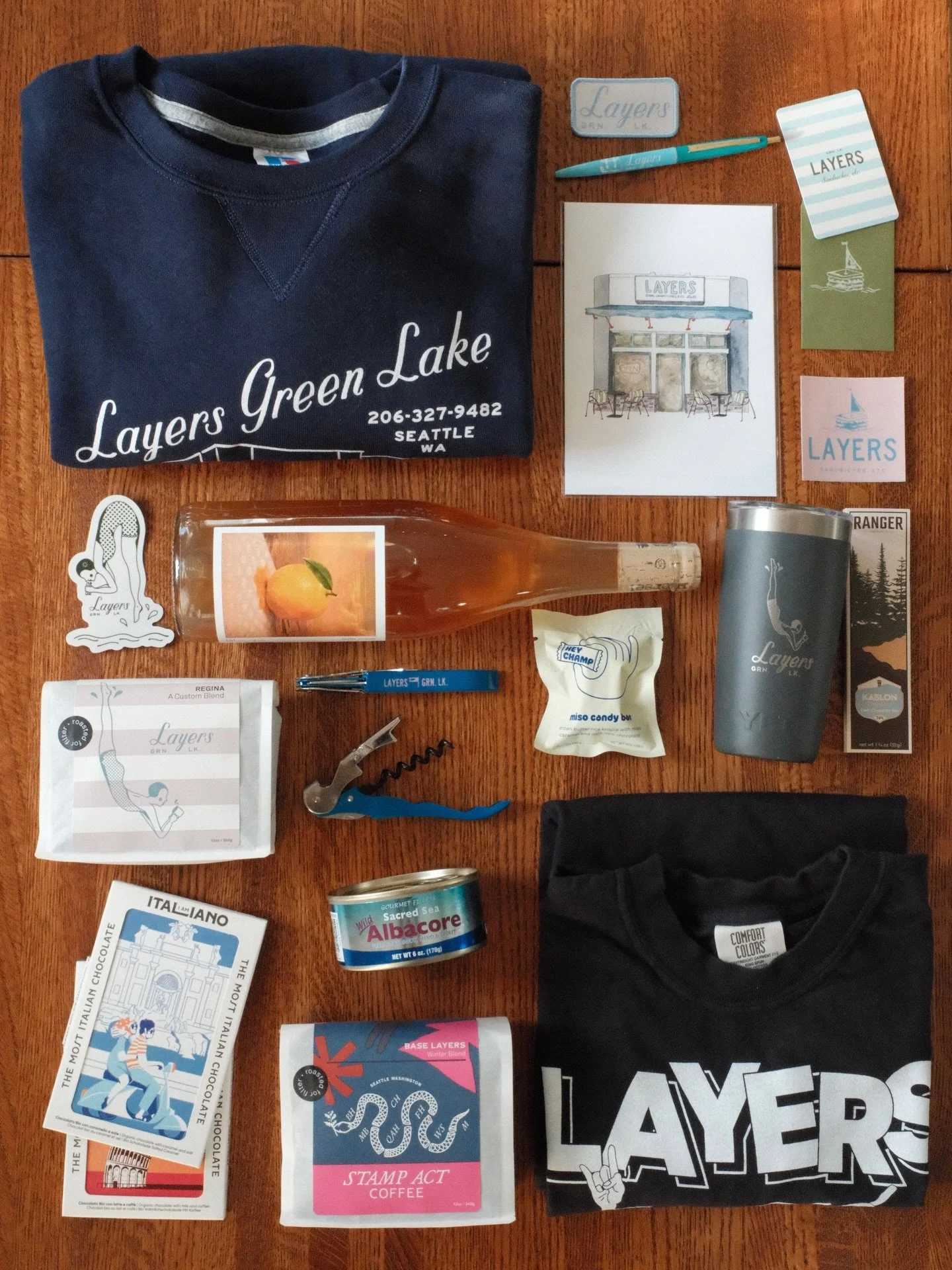 The Layers gift guide has arrived! Just in time for last minute gifts and stocking stuffers. 
//
🐟 Captain Rick being a favorite of your Mom&rsquo;s, naturally, she&rsquo;d love a can of @sacredseatuna tucked into her stocking. 
//
👕 Take your brot