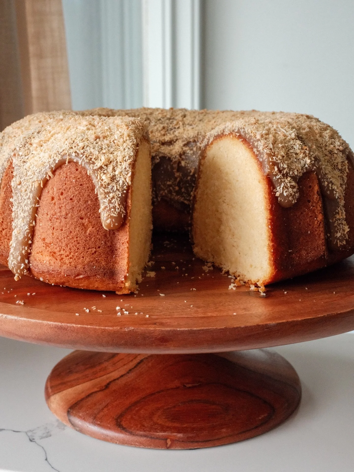 Banana Caramel Toasted Coconut Bundt is in the pastry case all 👏🏼 weekend 👏🏼 long 👏🏼 !  Come on over, snag a slice and indulge babes - live for today.