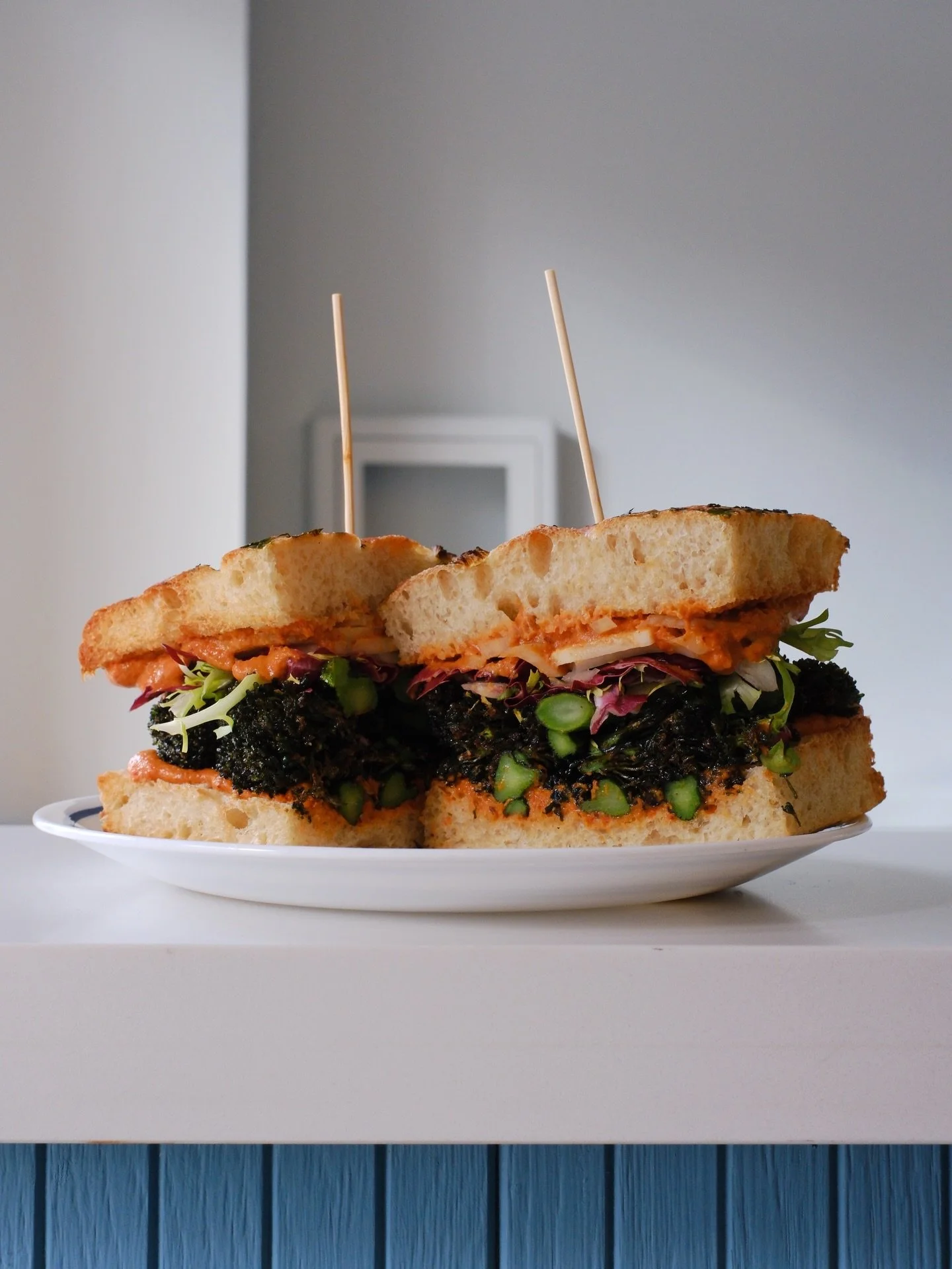 Cheat meals&hellip;blah blah blahhhhh.
Florets &amp; The Machine is packed with proof that you can keep it fresh, crunchy, and delicious without missing out on the Saturday fun. 

🥦 fried broccoli, smoky almond romesco, pickled fennel &amp; chicorie