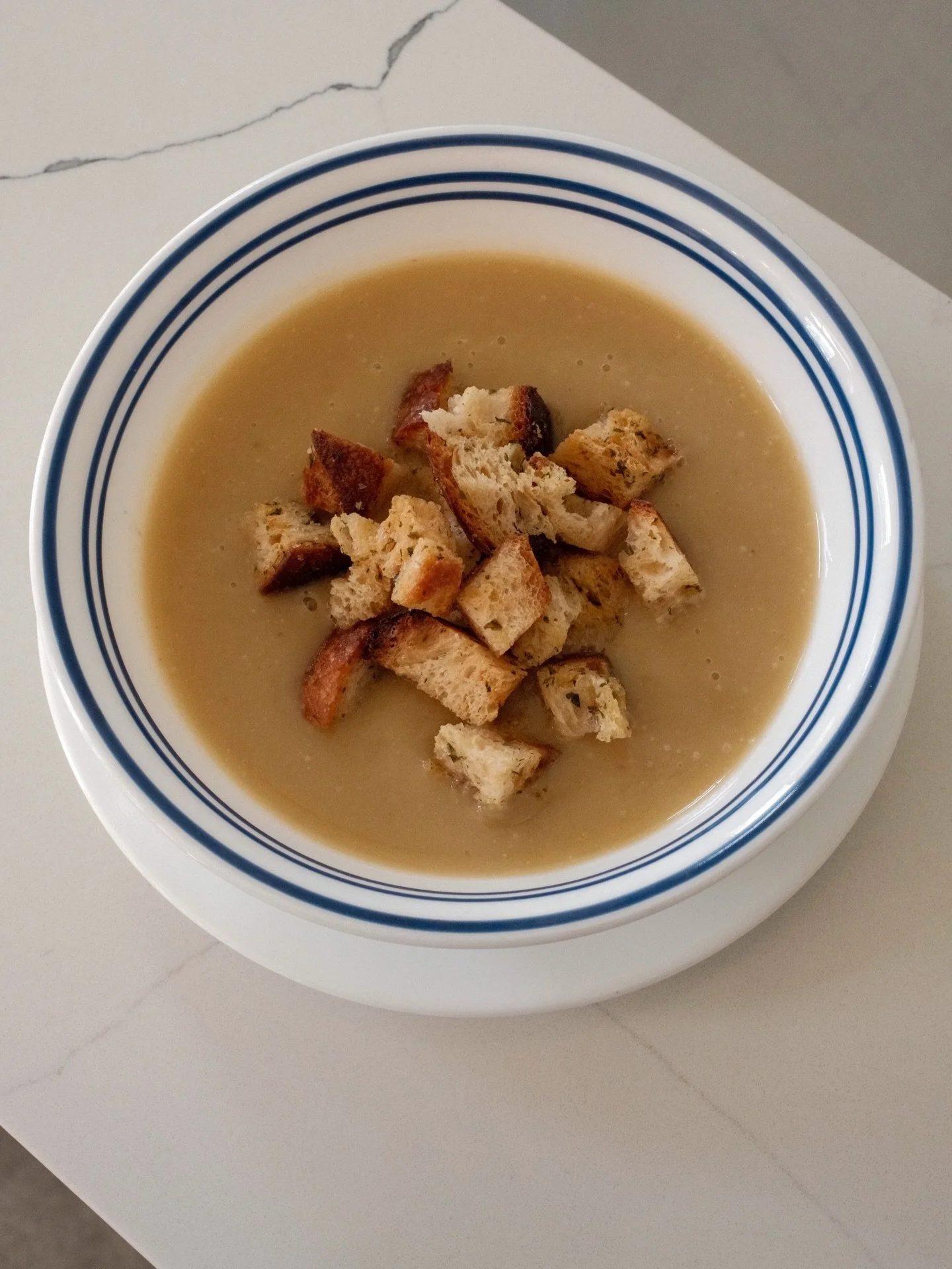 Sunday soup drop! Leek Bisque, filled with leek of course, potatoes of many kind, onion, garlic, house veg stock and love - oh! And a grip of croutons on top. Silky smooth, vegan, and can be made GF. Pop over, let serve you up! Open 10AM-3PM every da