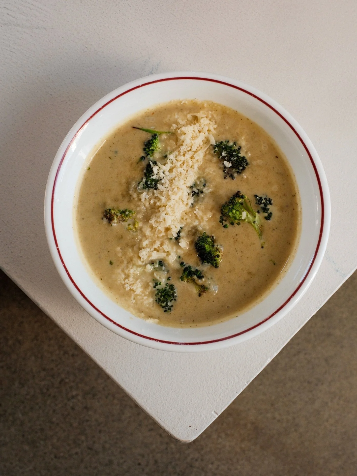 Broccoli Cheddar soup is up!! 
Loads of broccoli, @beecherscheese flagship chedd, fennel, cream, garlic, &amp; @barrel_mountain_brewing Ash Cloud Amber beer.