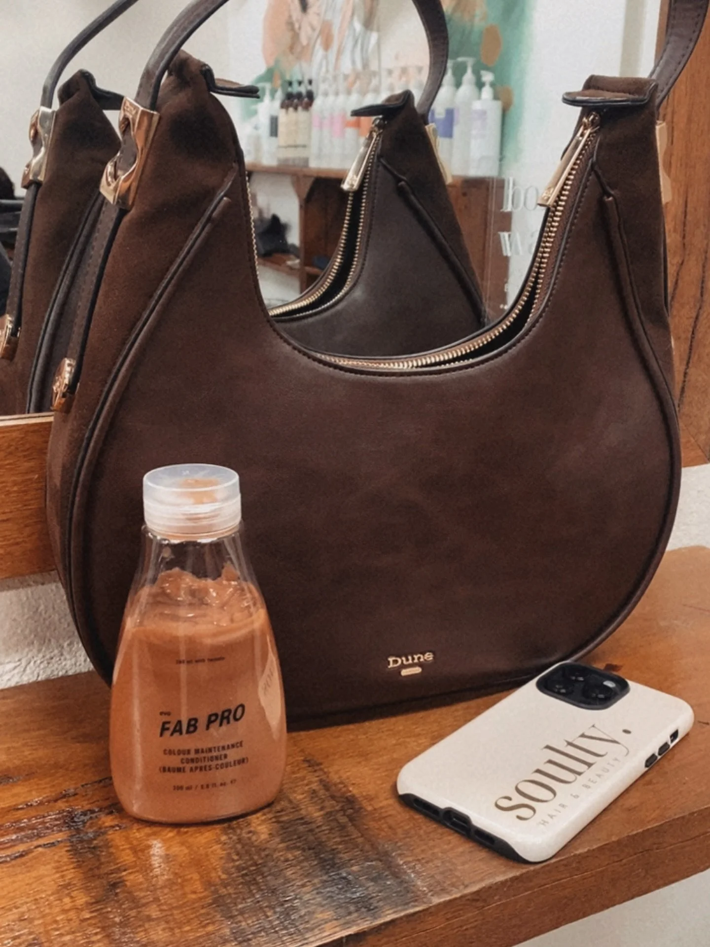 Who doesn&rsquo;t love chocolate ?? Want to keep you chocolate locks fresh at home ? 

You must try fab pro!! 

Keep you salon  colour looking fresh, vibrant and glossy every single day!! Reasons to love it!! 

- Custom made for YOU in a wide range o