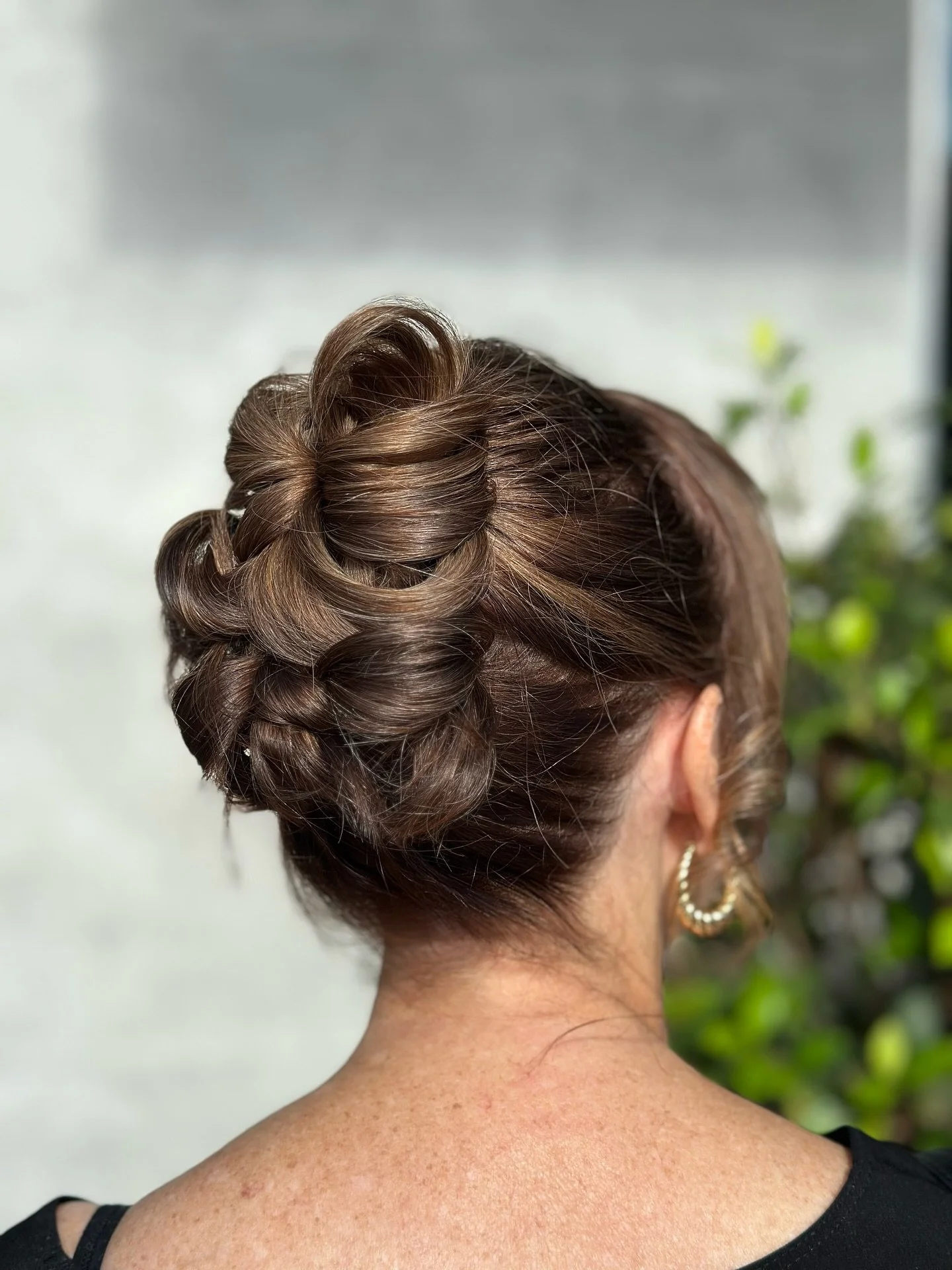 ✨ Effortless elegance ✨

A beautifully sculpted updo that&rsquo;s perfect for any special occasion &mdash; polished, timeless, and designed to last all night.

Book in your next upstyle with us, and step out with confidence😉

Created by our talented
