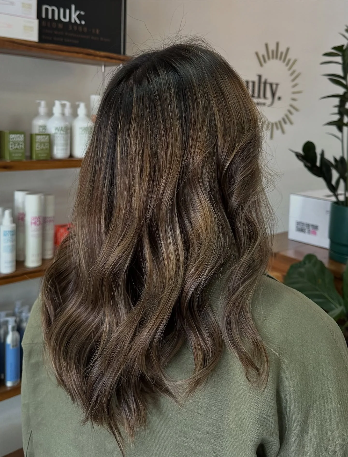 Dimensional brunette magic - soft ribbons, seamless blend, all the shine🤍✨

With Summer right around the corner, this restyle cut and subtle colour refresh is everything you&rsquo;ll need to be feeling yourself for the new season☀️🍉

This gorgeous 
