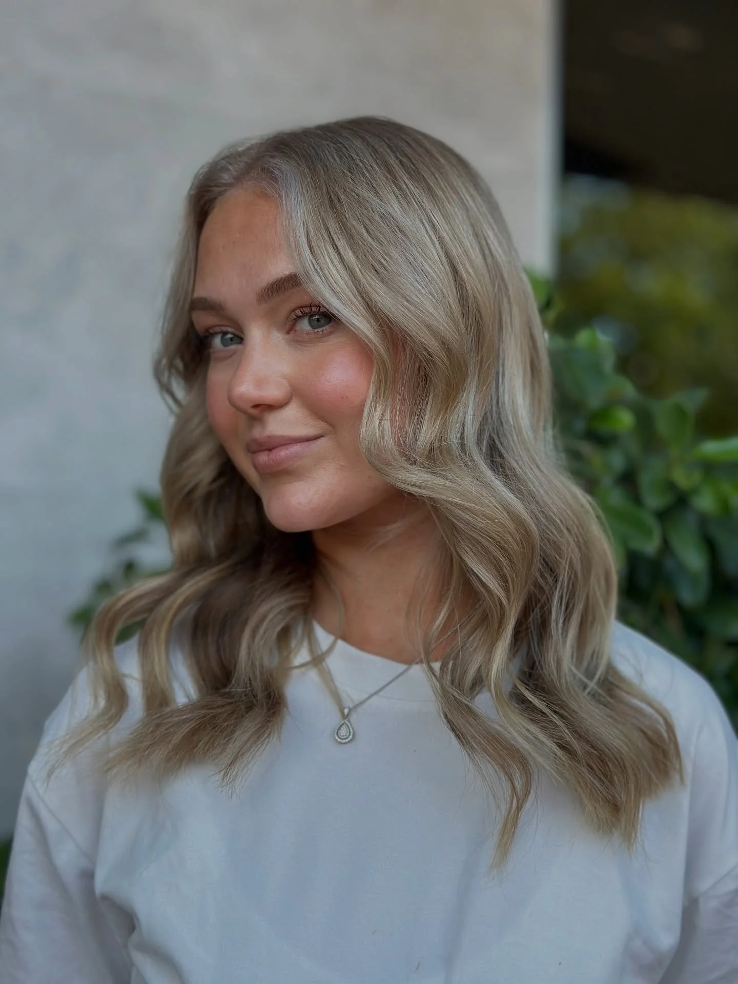 Bold colour, soft grow out🫶

Maddison came to Jade needing a blonde refresh for the end of summer, and a toner which complimented her features

She booked in for Jade&rsquo;s foiling special (1/4 head foils, toner and blowdry) as she just wanted tha