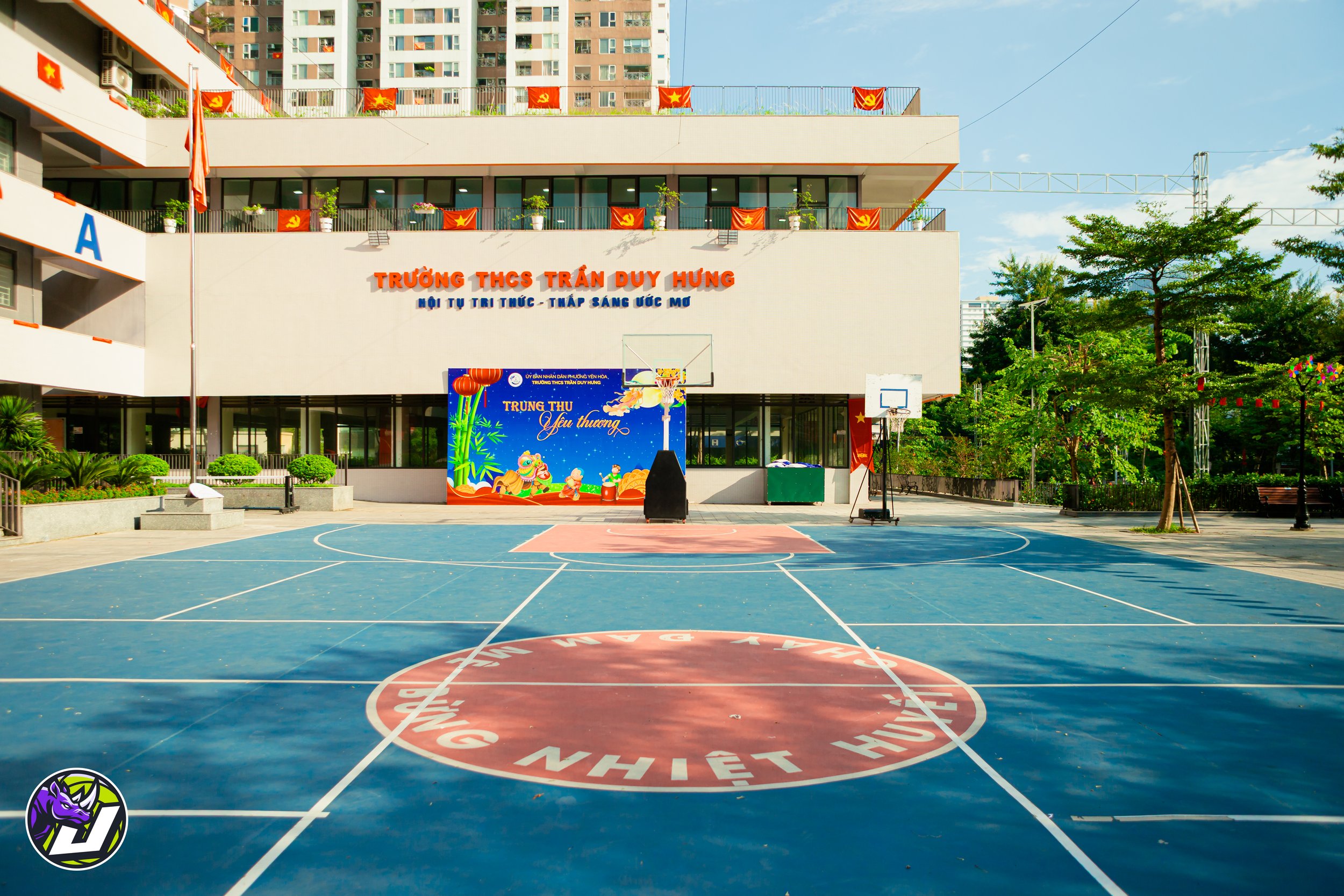 Sân bóng rổ Ngoài trời Trần Duy Hưng (Trung Hoà Nhân Chính) | Học bóng rổ cùng Junsport tại đây