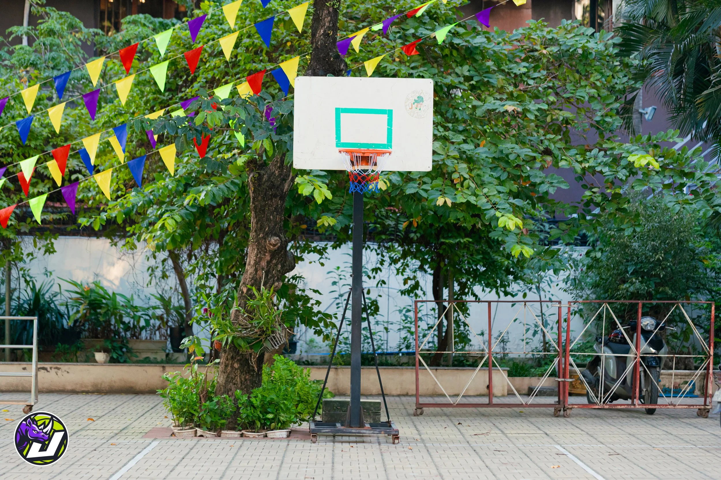 Sân bóng rổ trường Mầm Non Đông Đa, 1 Đào Duy Anh