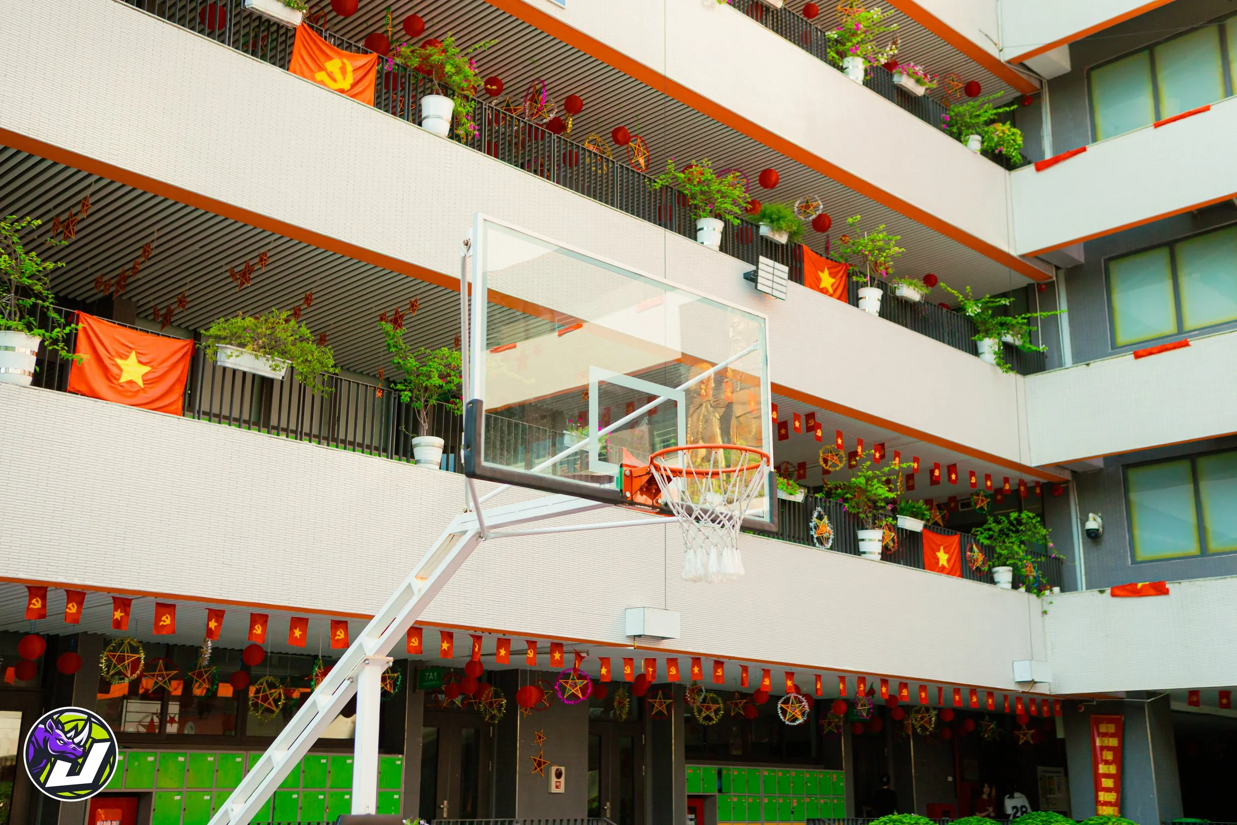 Sân bóng rổ Ngoài trời Trần Duy Hưng (Trung Hoà Nhân Chính) | Học bóng rổ cùng Junsport tại đây