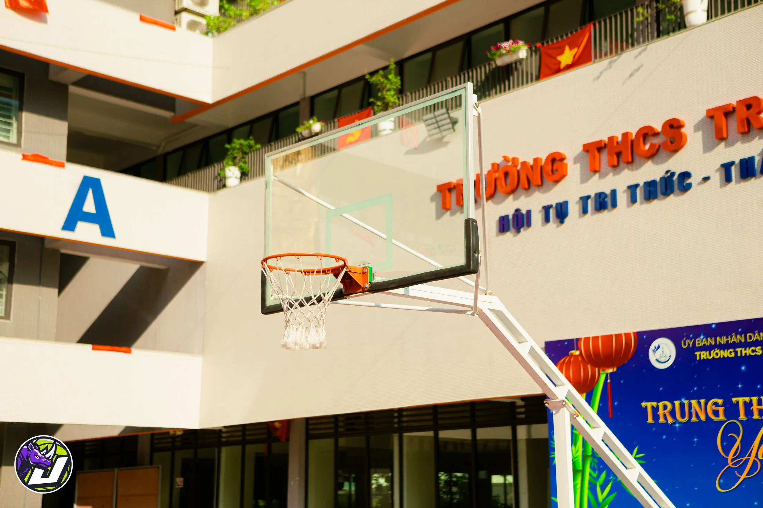 Sân bóng rổ Ngoài trời Trần Duy Hưng (Trung Hoà Nhân Chính) | Học bóng rổ cùng Junsport tại đây