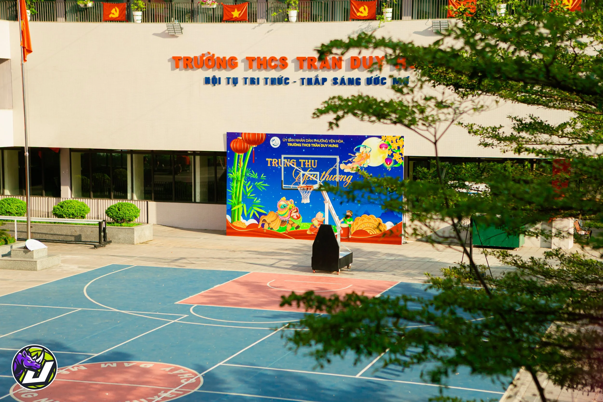 Sân bóng rổ Ngoài trời Trần Duy Hưng (Trung Hoà Nhân Chính) | Học bóng rổ cùng Junsport tại đây