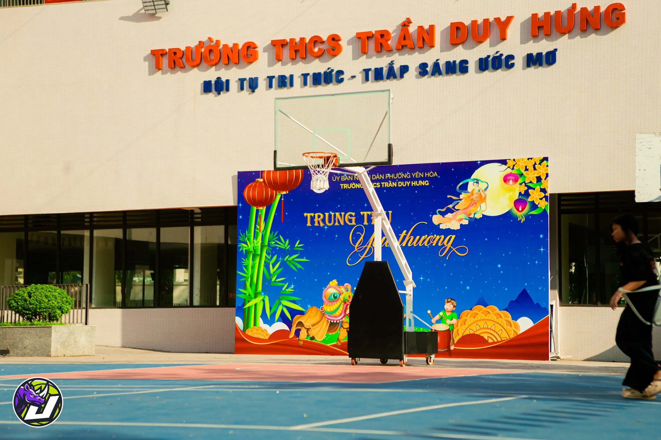 Sân bóng rổ Ngoài trời Trần Duy Hưng (Trung Hoà Nhân Chính) | Học bóng rổ cùng Junsport tại đây