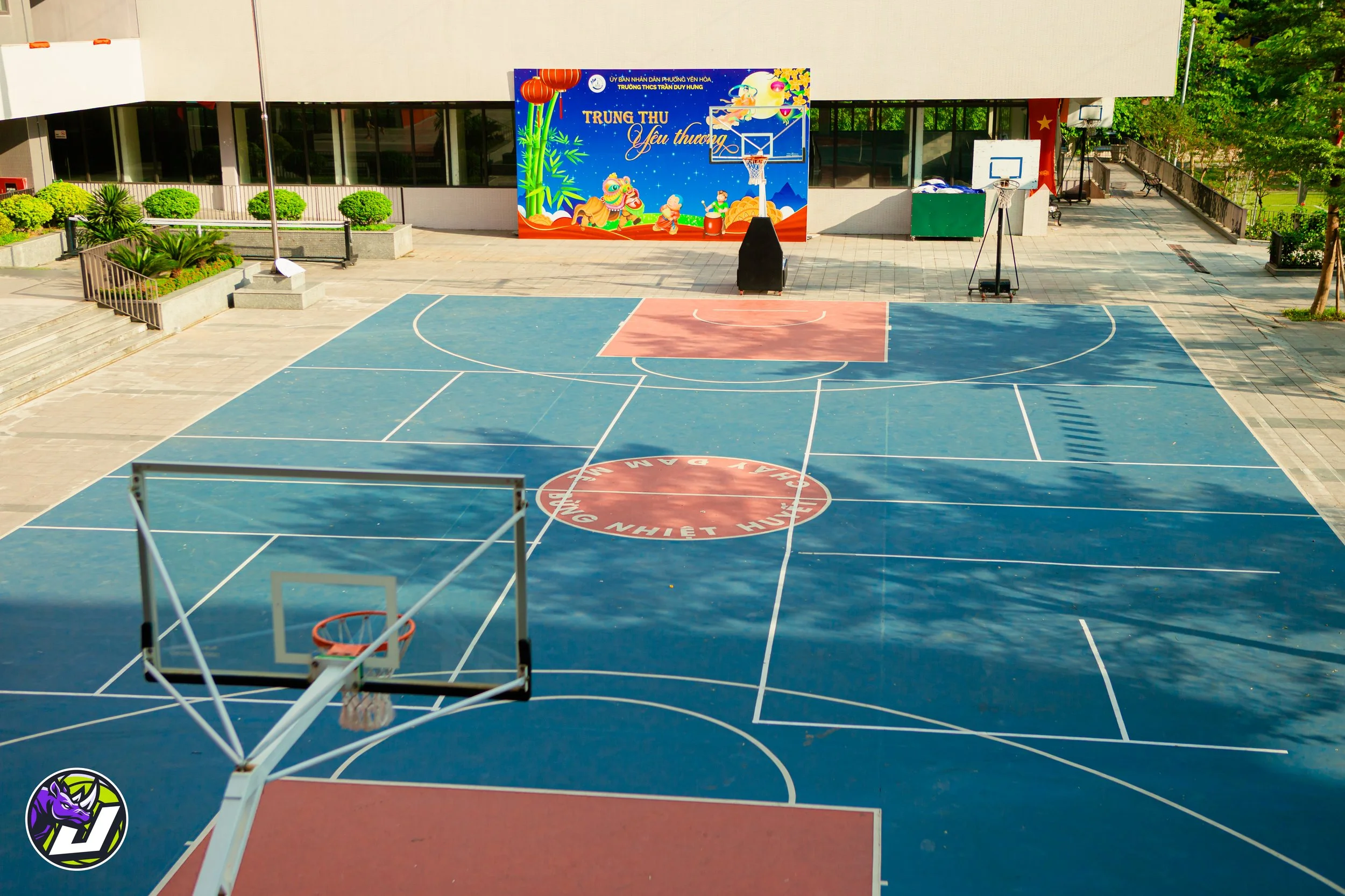 Sân bóng rổ Ngoài trời Trần Duy Hưng (Trung Hoà Nhân Chính) | Học bóng rổ cùng Junsport tại đây