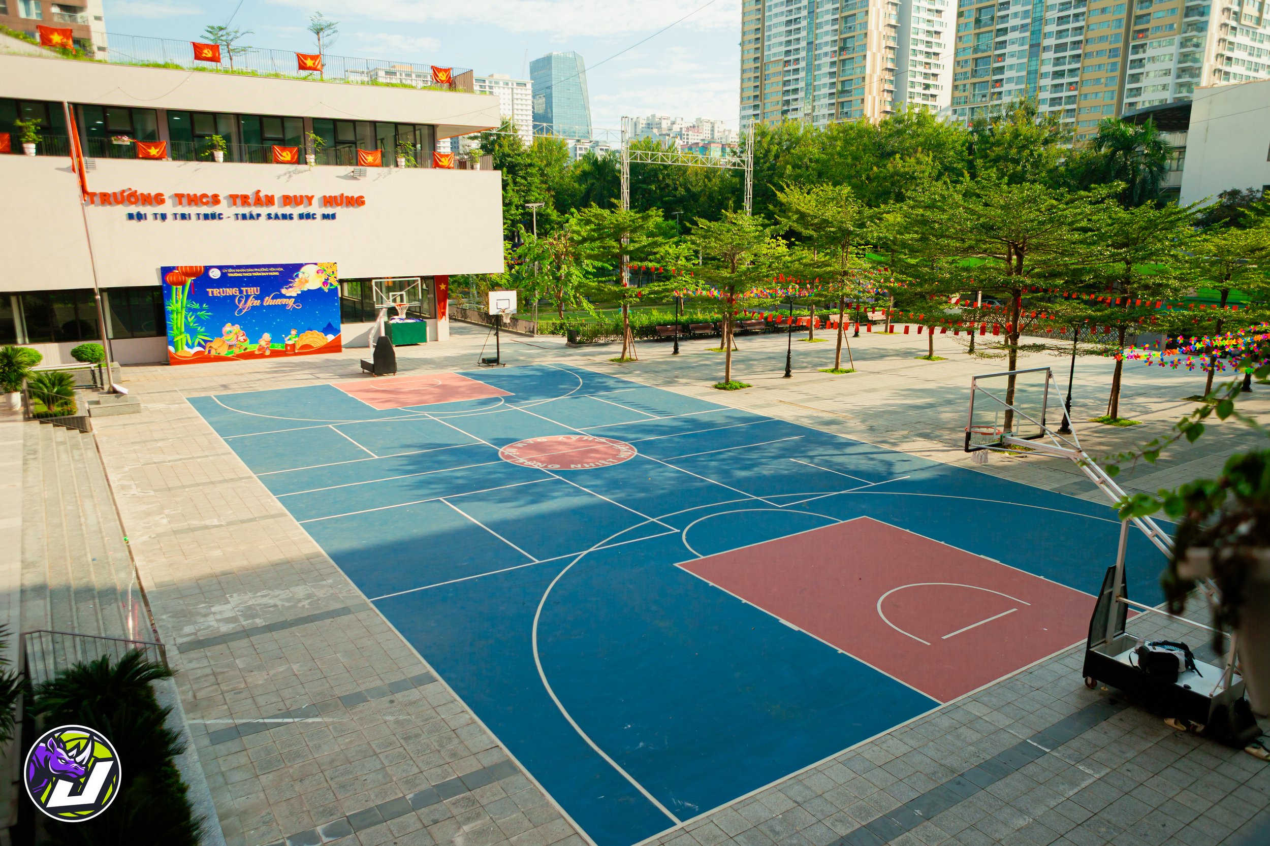 Sân bóng rổ Ngoài trời Trần Duy Hưng (Trung Hoà Nhân Chính) | Học bóng rổ cùng Junsport tại đây