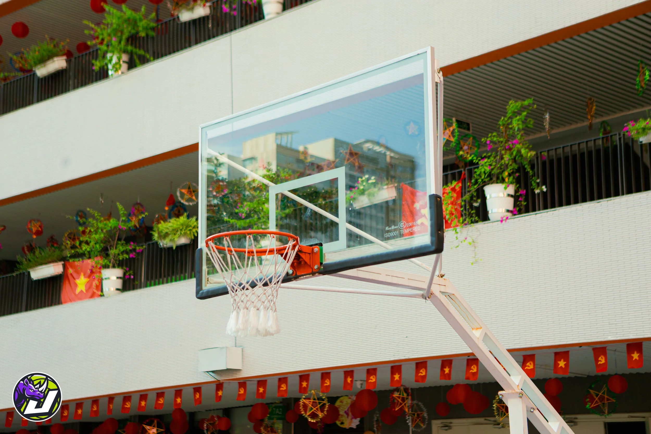 Sân bóng rổ Ngoài trời Trần Duy Hưng (Trung Hoà Nhân Chính) | Học bóng rổ cùng Junsport tại đây