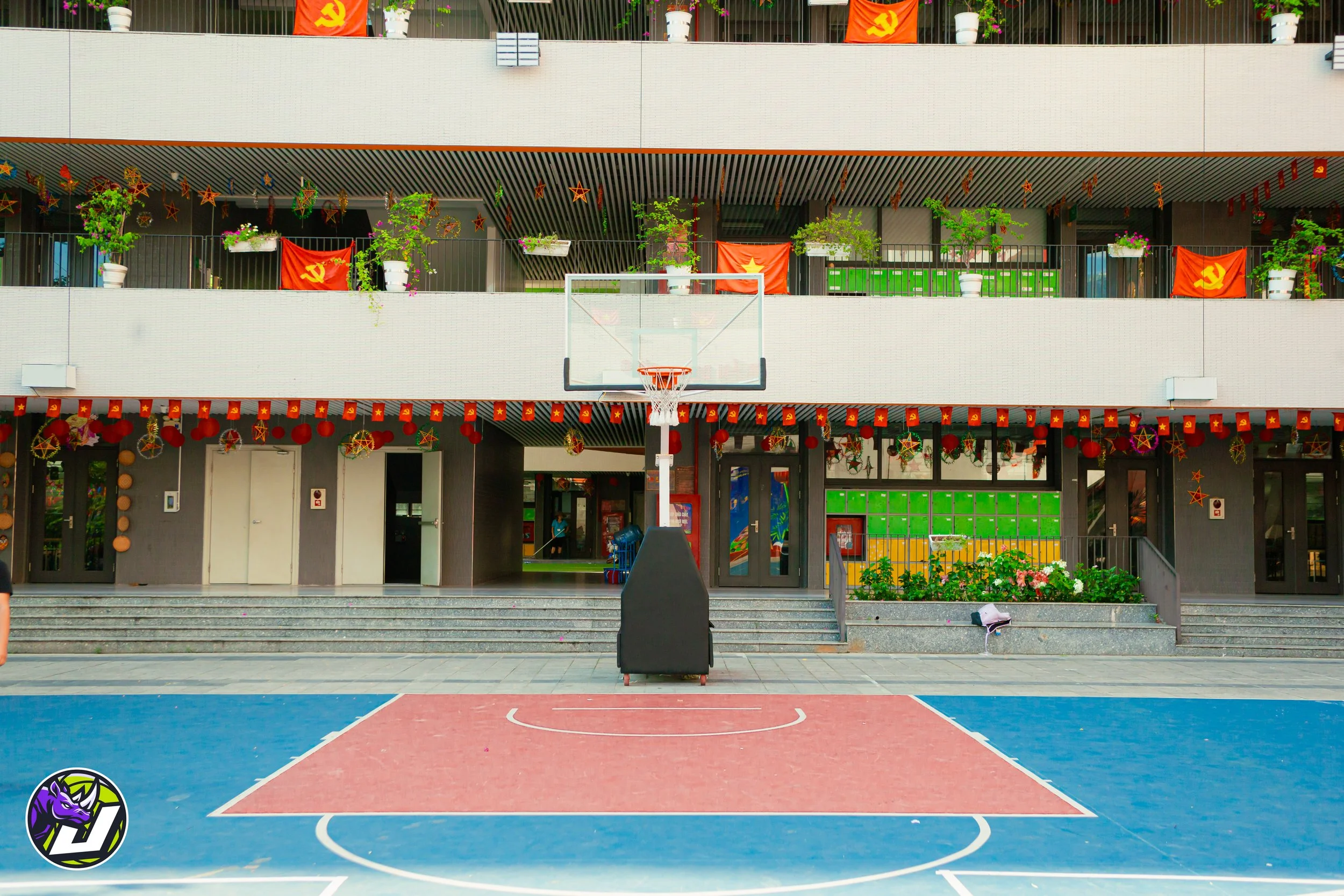 Sân bóng rổ Ngoài trời Trần Duy Hưng (Trung Hoà Nhân Chính) | Học bóng rổ cùng Junsport tại đây