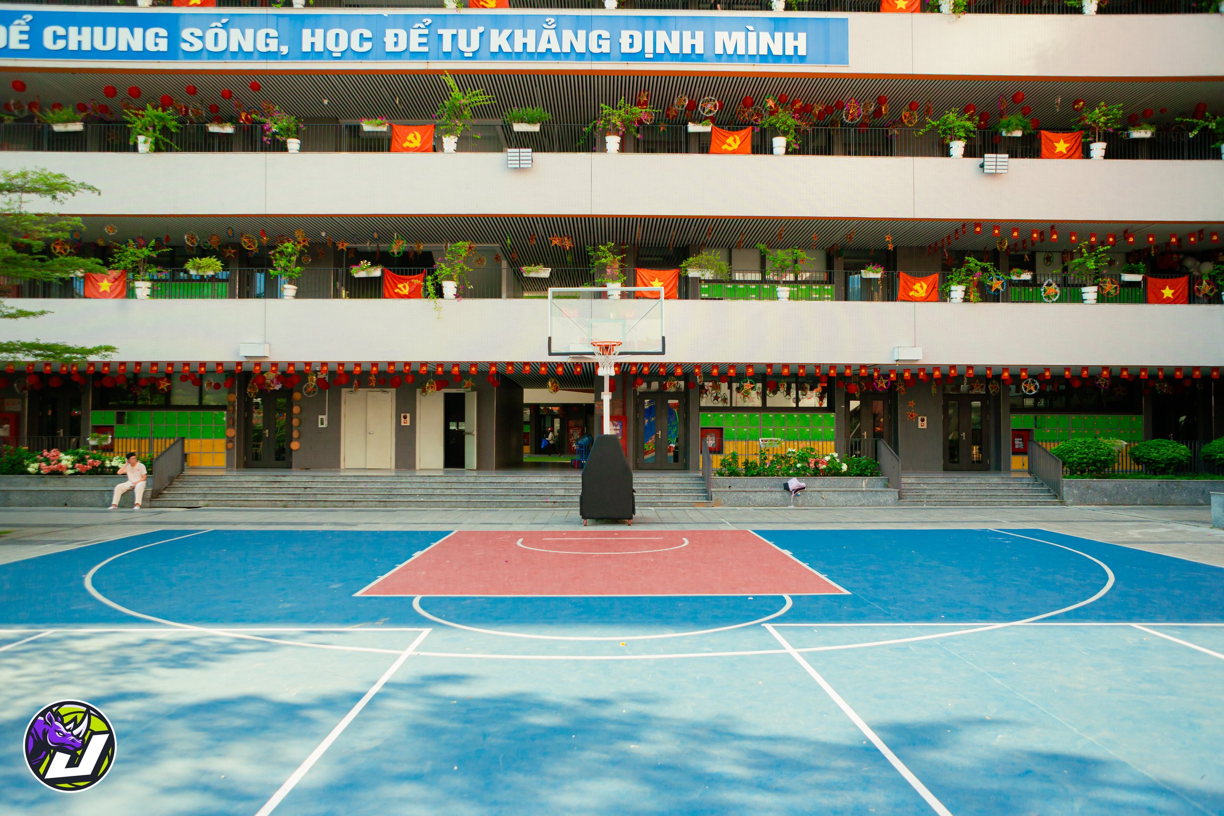 Sân bóng rổ Ngoài trời Trần Duy Hưng (Trung Hoà Nhân Chính) | Học bóng rổ cùng Junsport tại đây