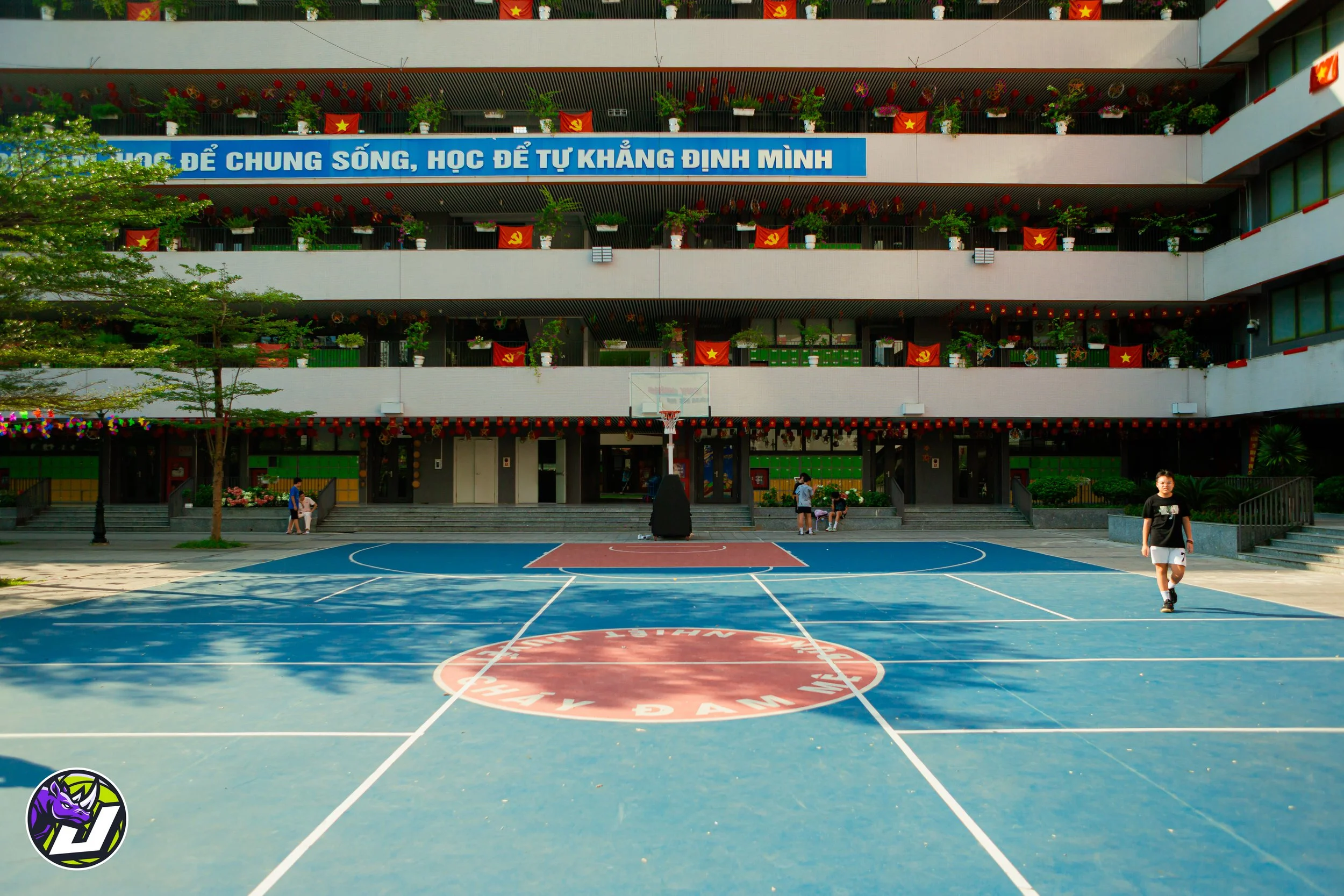 Sân bóng rổ Ngoài trời Trần Duy Hưng (Trung Hoà Nhân Chính) | Học bóng rổ cùng Junsport tại đây