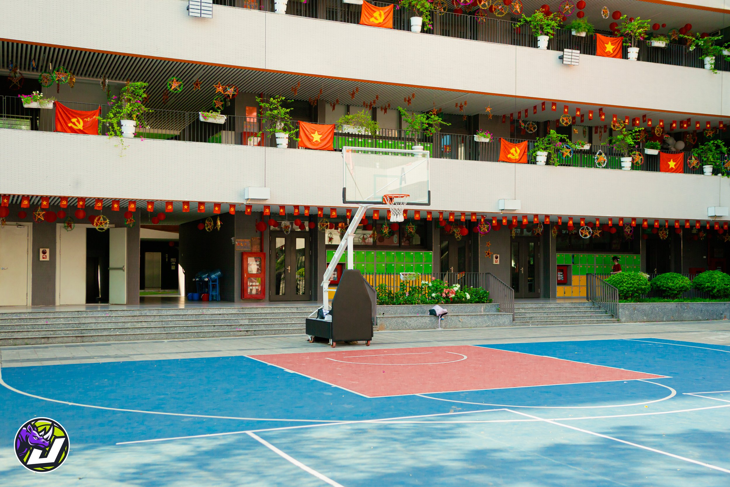 Sân bóng rổ Ngoài trời Trần Duy Hưng (Trung Hoà Nhân Chính) | Học bóng rổ cùng Junsport tại đây