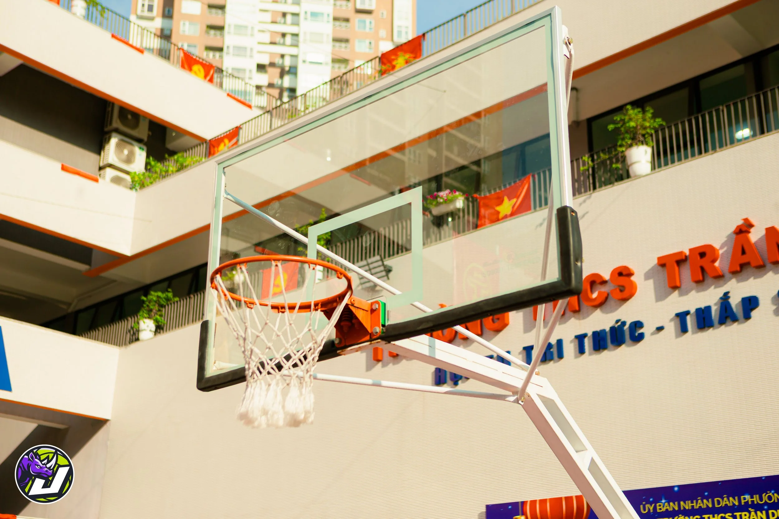 Sân bóng rổ Ngoài trời Trần Duy Hưng (Trung Hoà Nhân Chính) | Học bóng rổ cùng Junsport tại đây