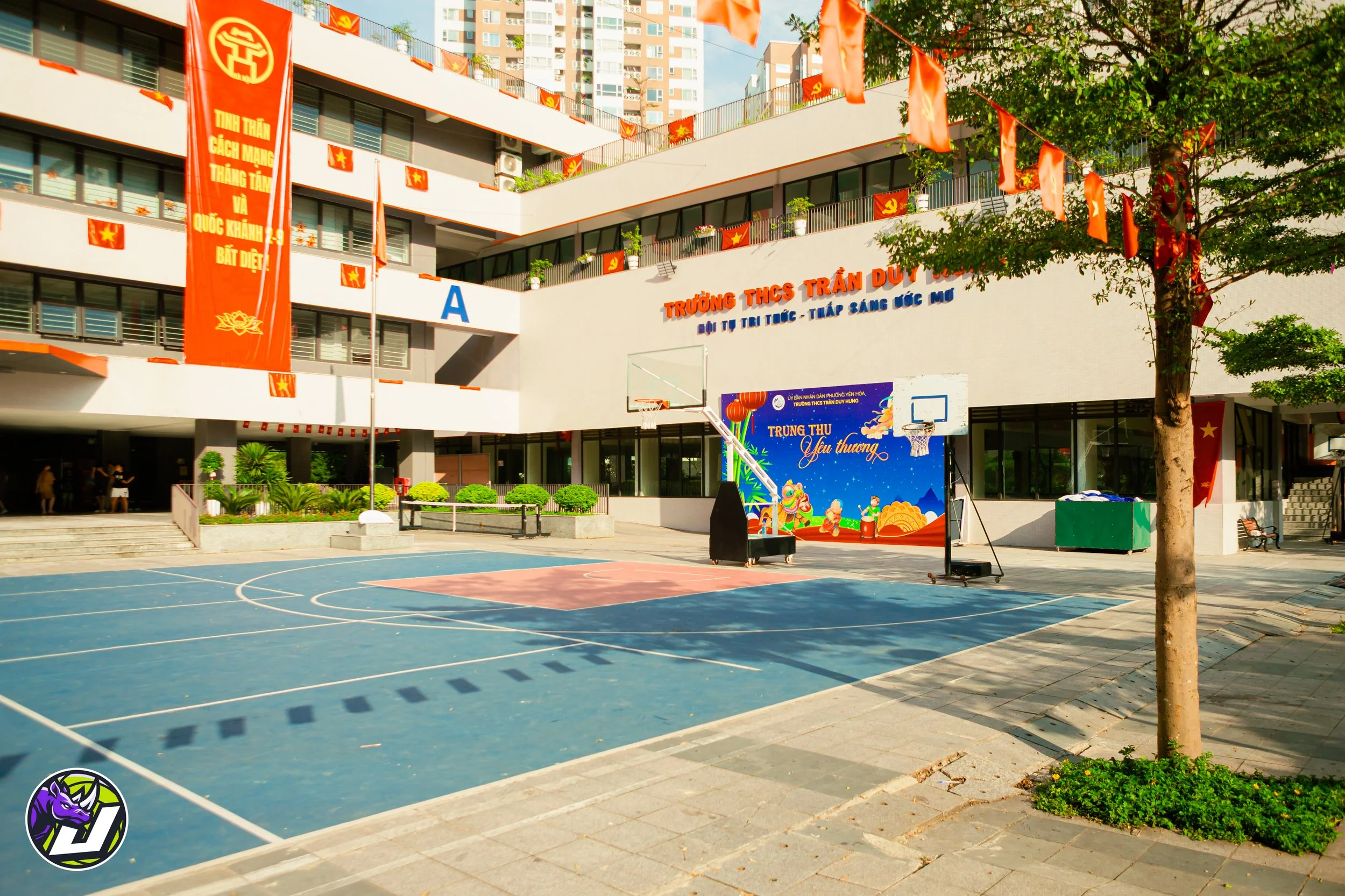 Sân bóng rổ Ngoài trời Trần Duy Hưng (Trung Hoà Nhân Chính) | Học bóng rổ cùng Junsport tại đây