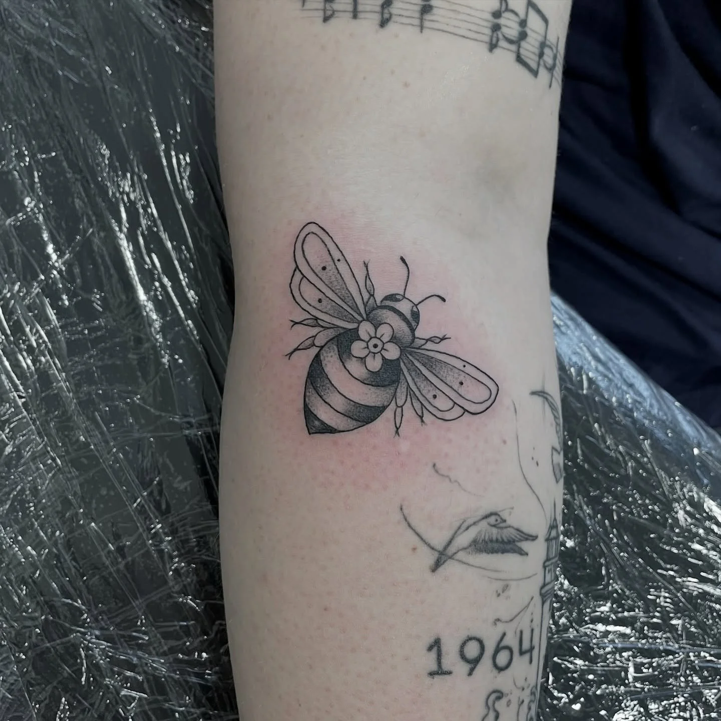 🐝 by Ann aus ihren Wannados 

#velten #veltentattoo #tattoovelten #tattoo #hennigsdorf #oranienburg #hohenneuendorf #birkenwerder #kremmen #b&auml;renklau #leegebruch #marwitz #lehnitz #tattoo #oberhavel #ohv #spandau #berlin #nukeartworks #tegel #h