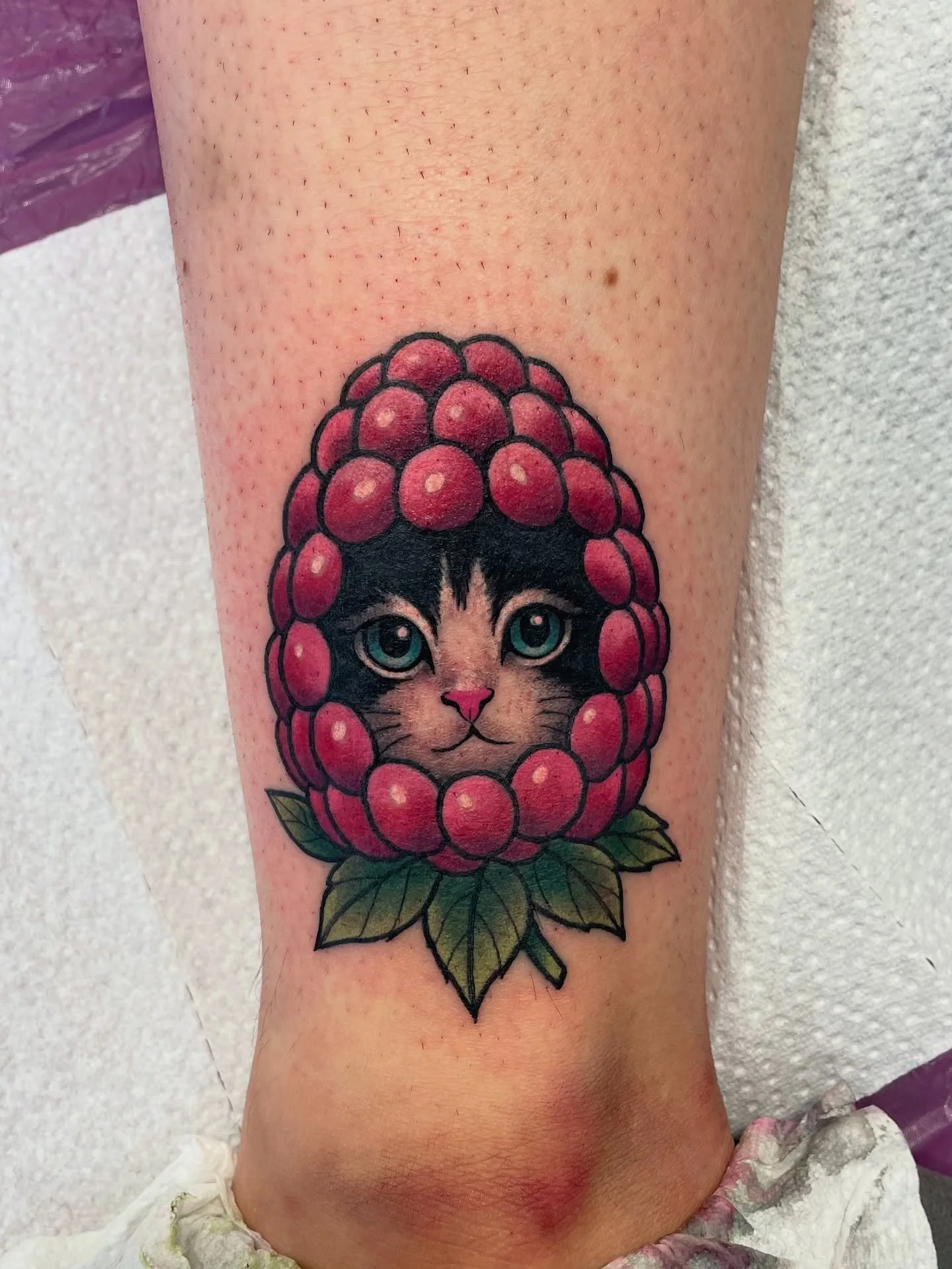 Himbeer-Kitty
By Ann

#velten #veltentattoo #tattoovelten #tattoo #hennigsdorf #oranienburg #hohenneuendorf #birkenwerder #kremmen #b&auml;renklau #leegebruch #marwitz #lehnitz #tattoo #oberhavel #ohv #spandau #berlin #nukeartworks #tegel #heiligense