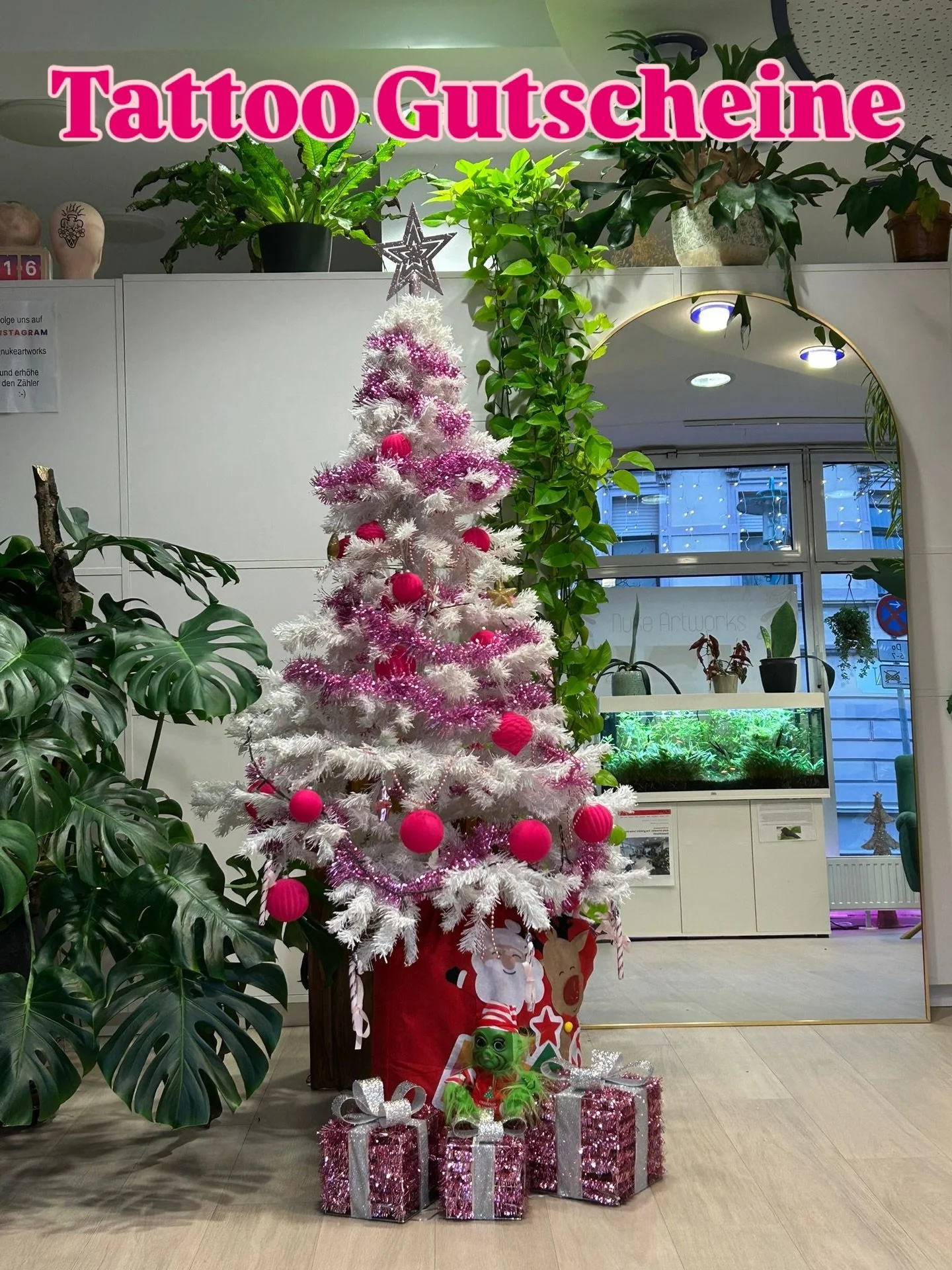 Ohne Termin: Ihr habt noch folgende M&ouml;glichkeiten vor Weihnachten Hardcover Tattoo Gutscheine bei uns im Laden zu erwerben:

13.12 - 11:00 - 15:30 Uhr
14.12 - 10:30 - 16:30 Uhr
16.12 - 11:00 - 17:00 Uhr
17.12 - 11:00 - 17:00 Uhr
18.12 - 11:00 - 