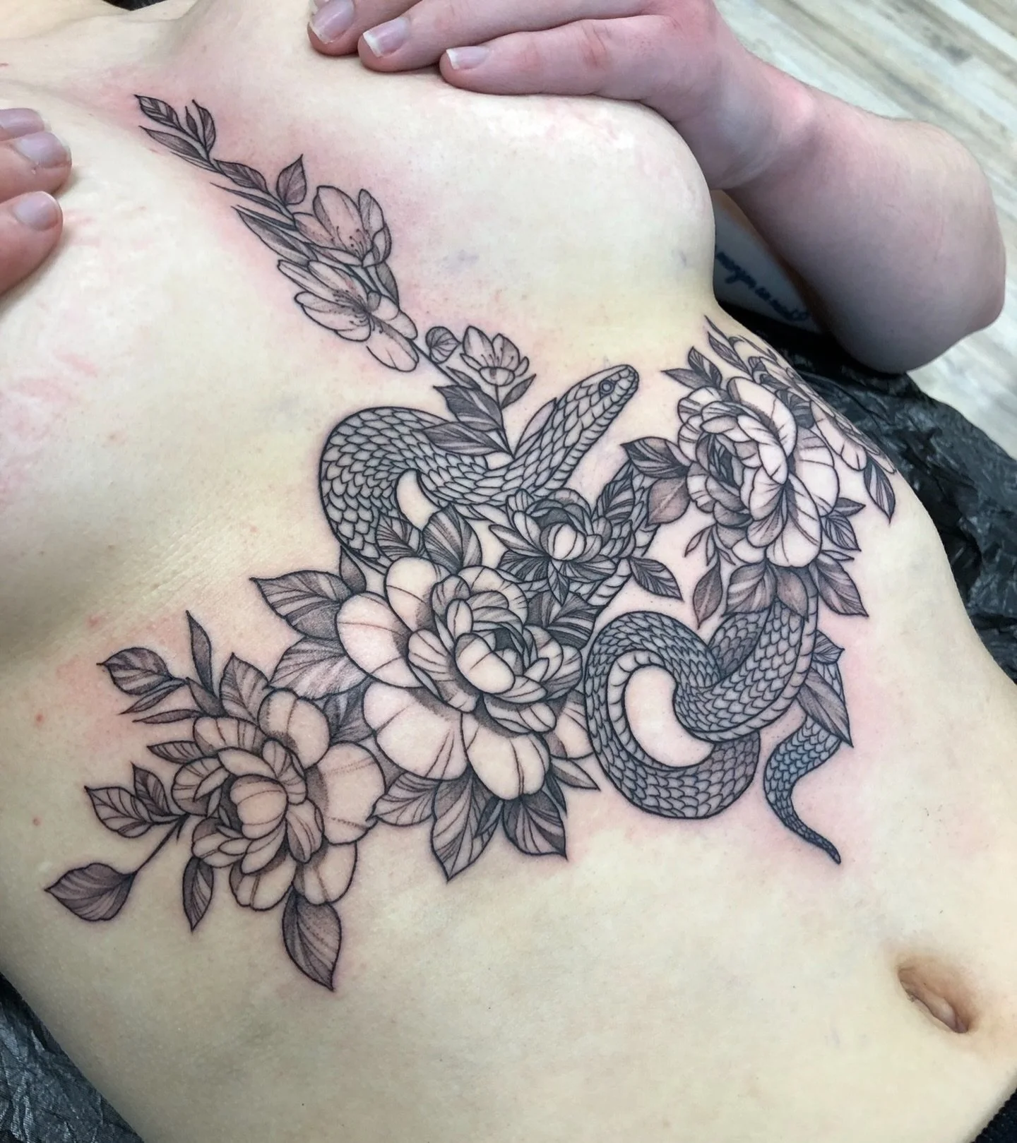 By Yus
Freie Termine vom 11.04 - 24.04

#velten #oranienburg #hennigsdorf #snaketattoo #underboob