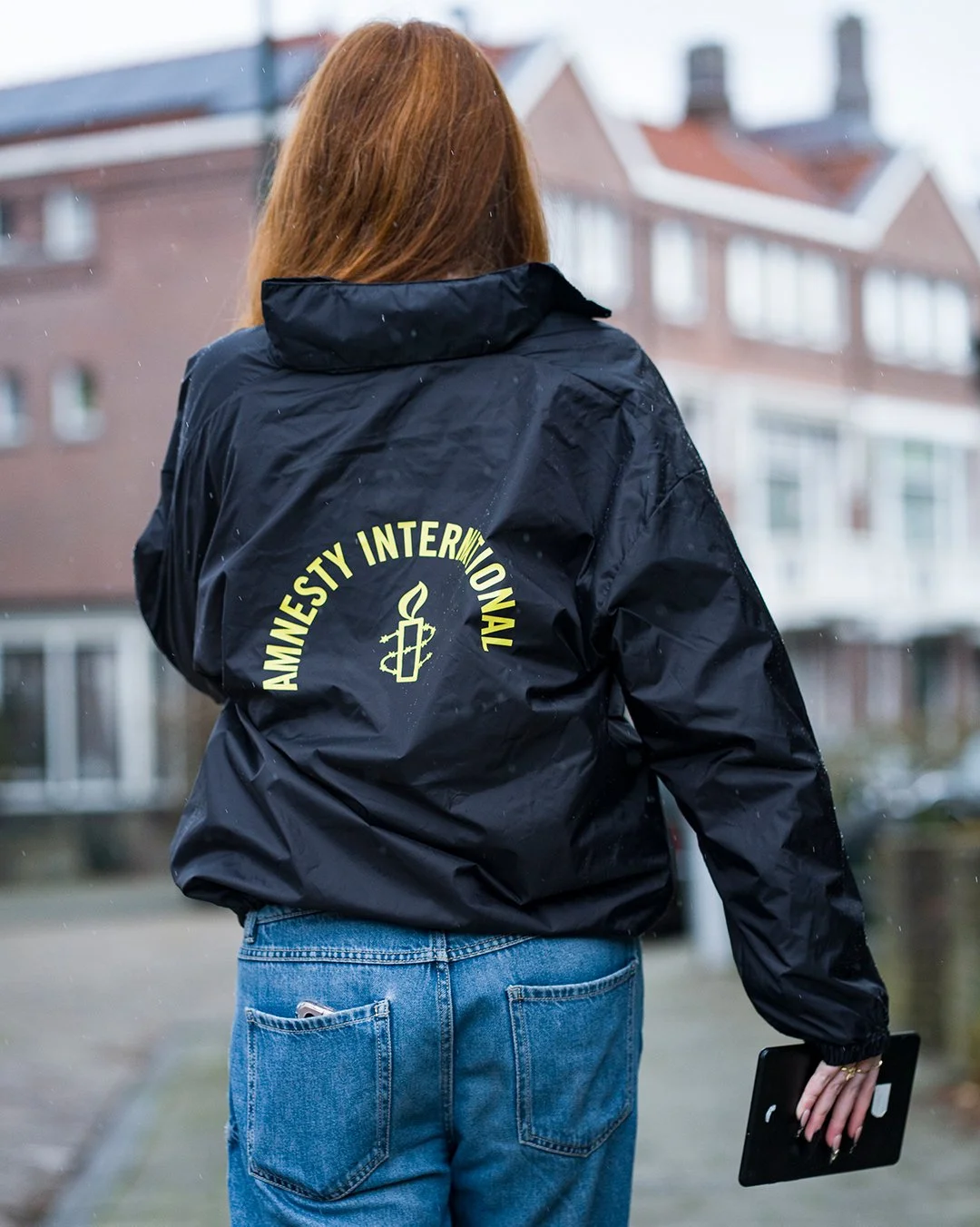 Portret van ambassadeur van Amnesty International