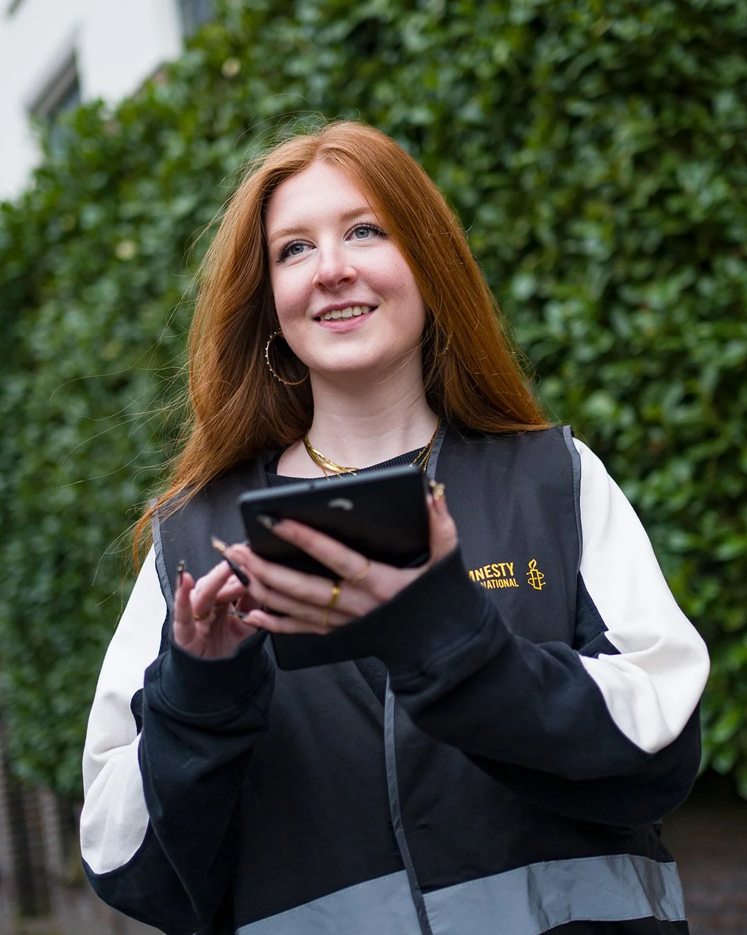 Portret van ambassadeur van Amnesty International