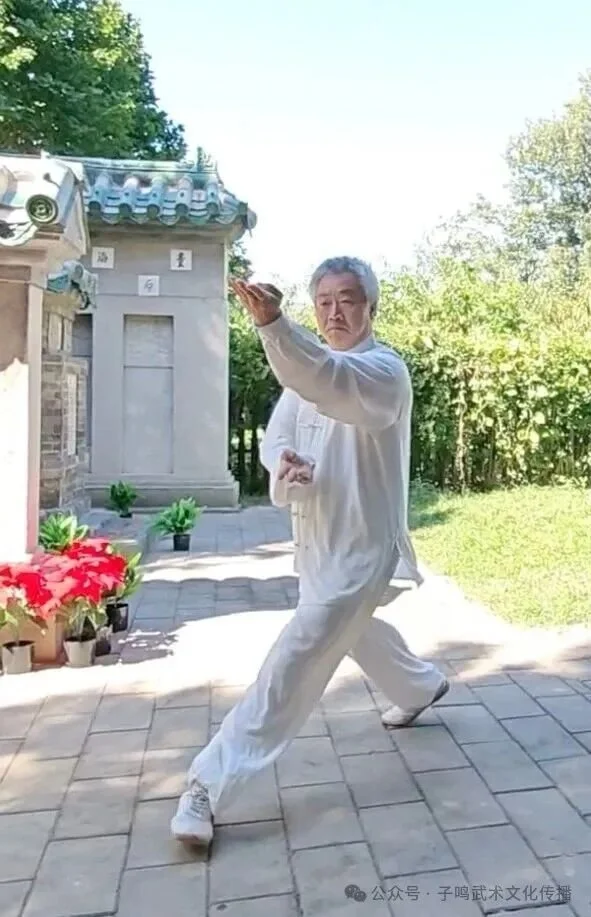 Practitioner in white demonstrating Baguazhang near Dong Haichuan’s tomb