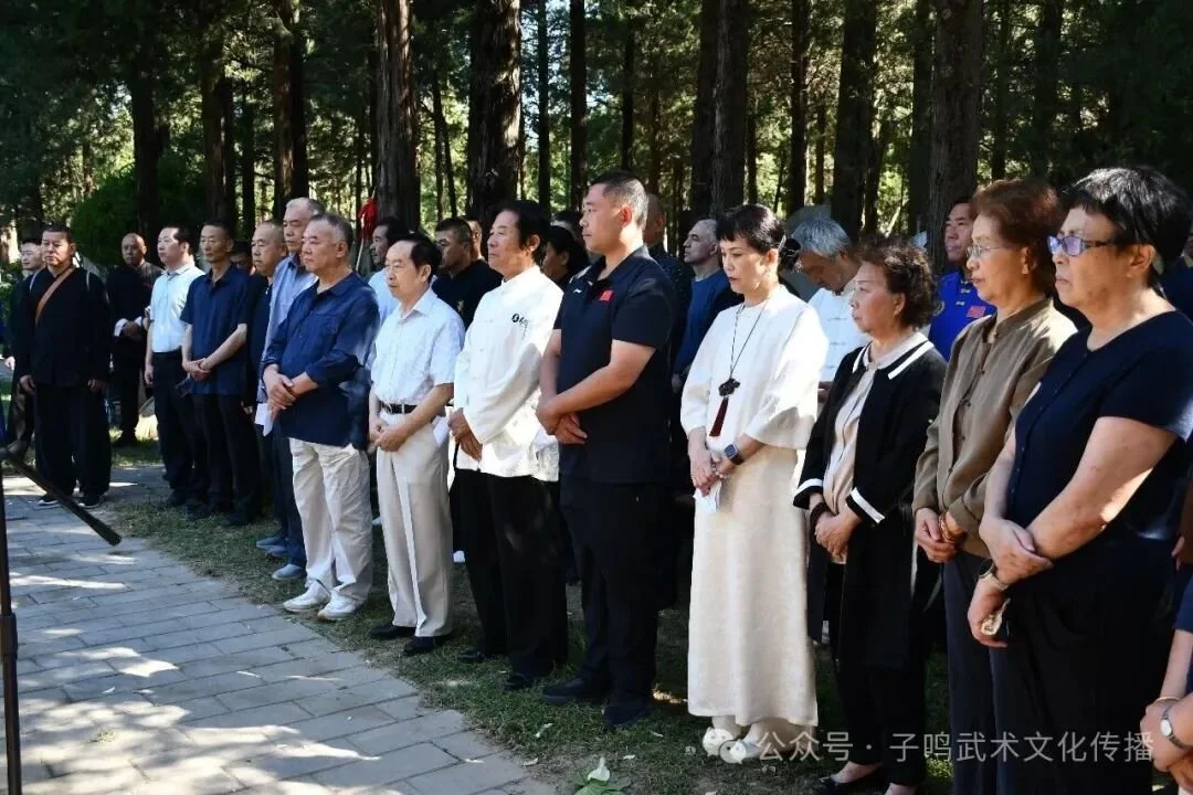 Baguazhang practitioners and guests gathered for the tomb restoration ceremony