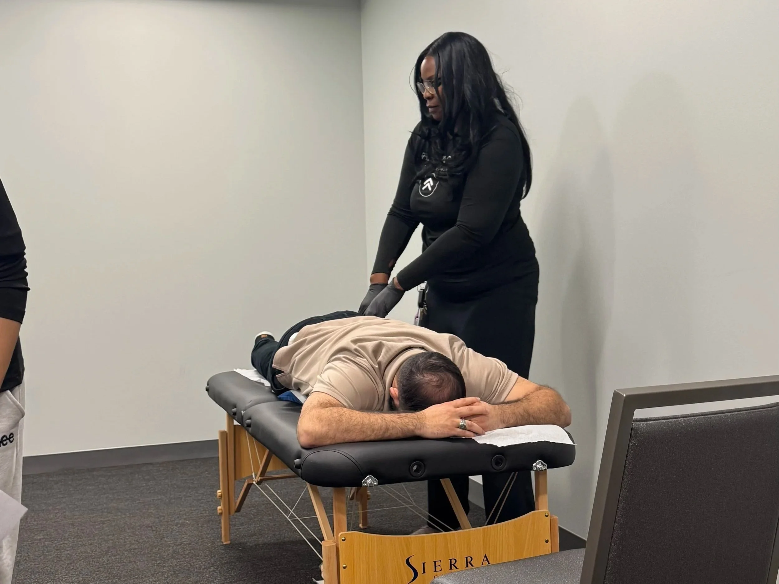 How Physical Therapy Reduces Hip Pain in Construction Workers