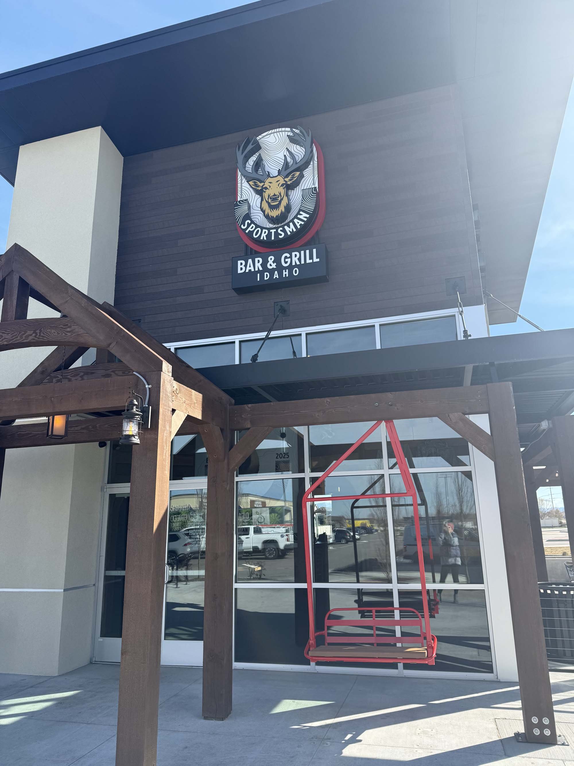 The Sportsman Bar and Grill Meridian Idaho - Sharpe Family Adventures on Instagram - Best Meridian Restaurants 0.jpg