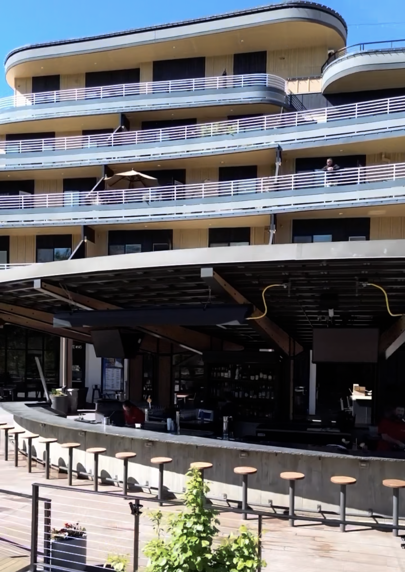 Descanso Bar - Garden City