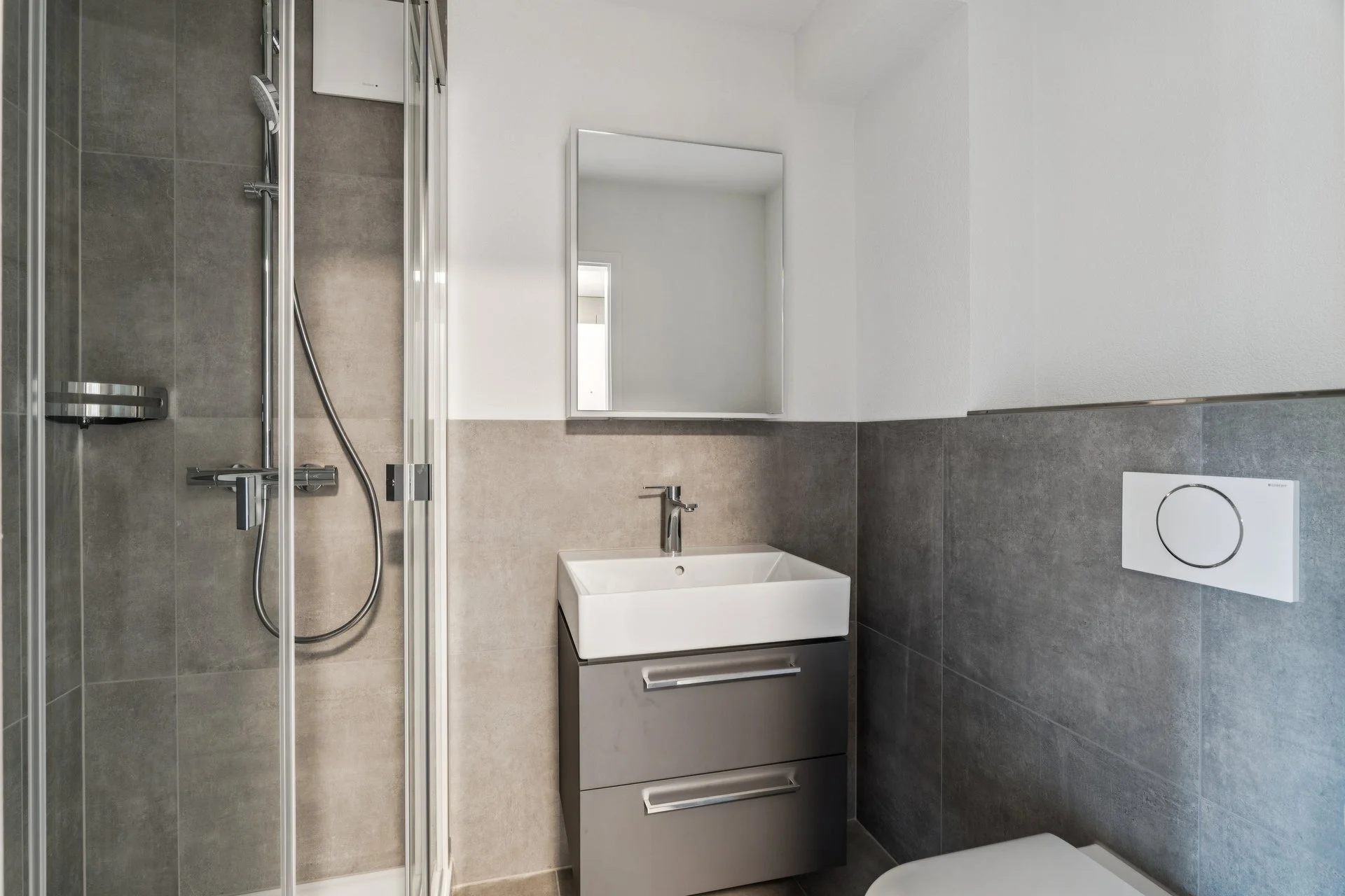 Badezimmer modern eingerichtet