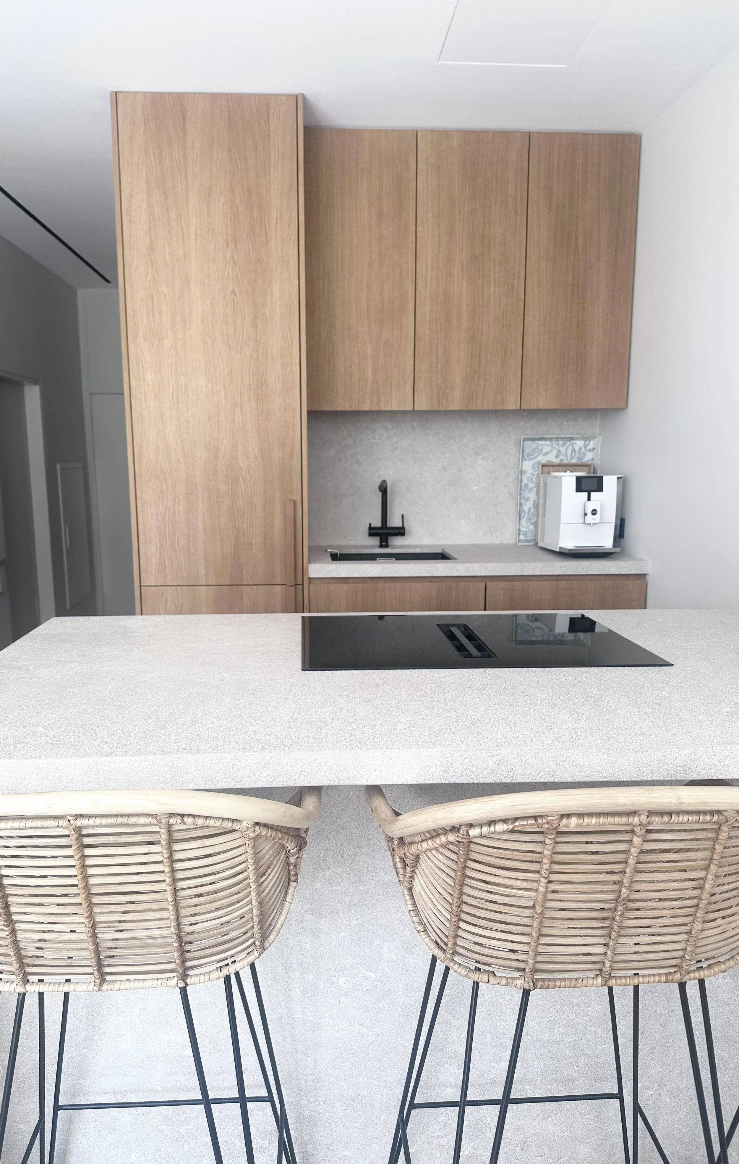 Kleine Küche mit Barhocker