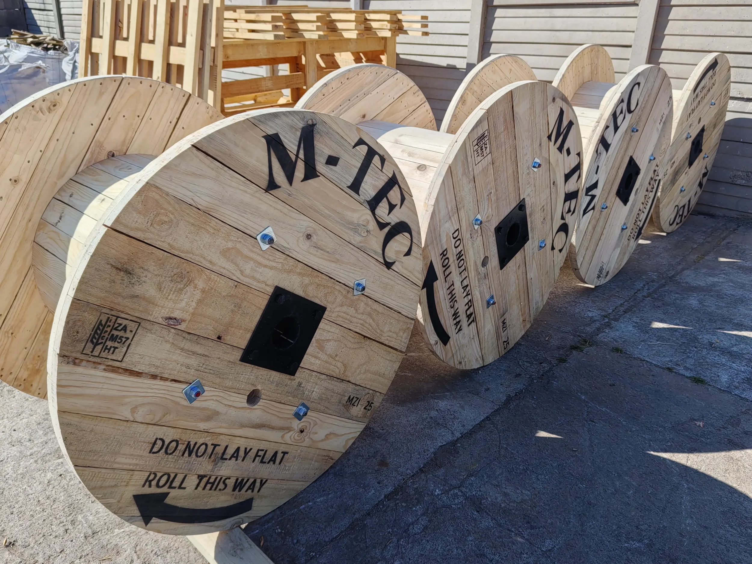 branded-heavy-duty-wooden-cable-drums