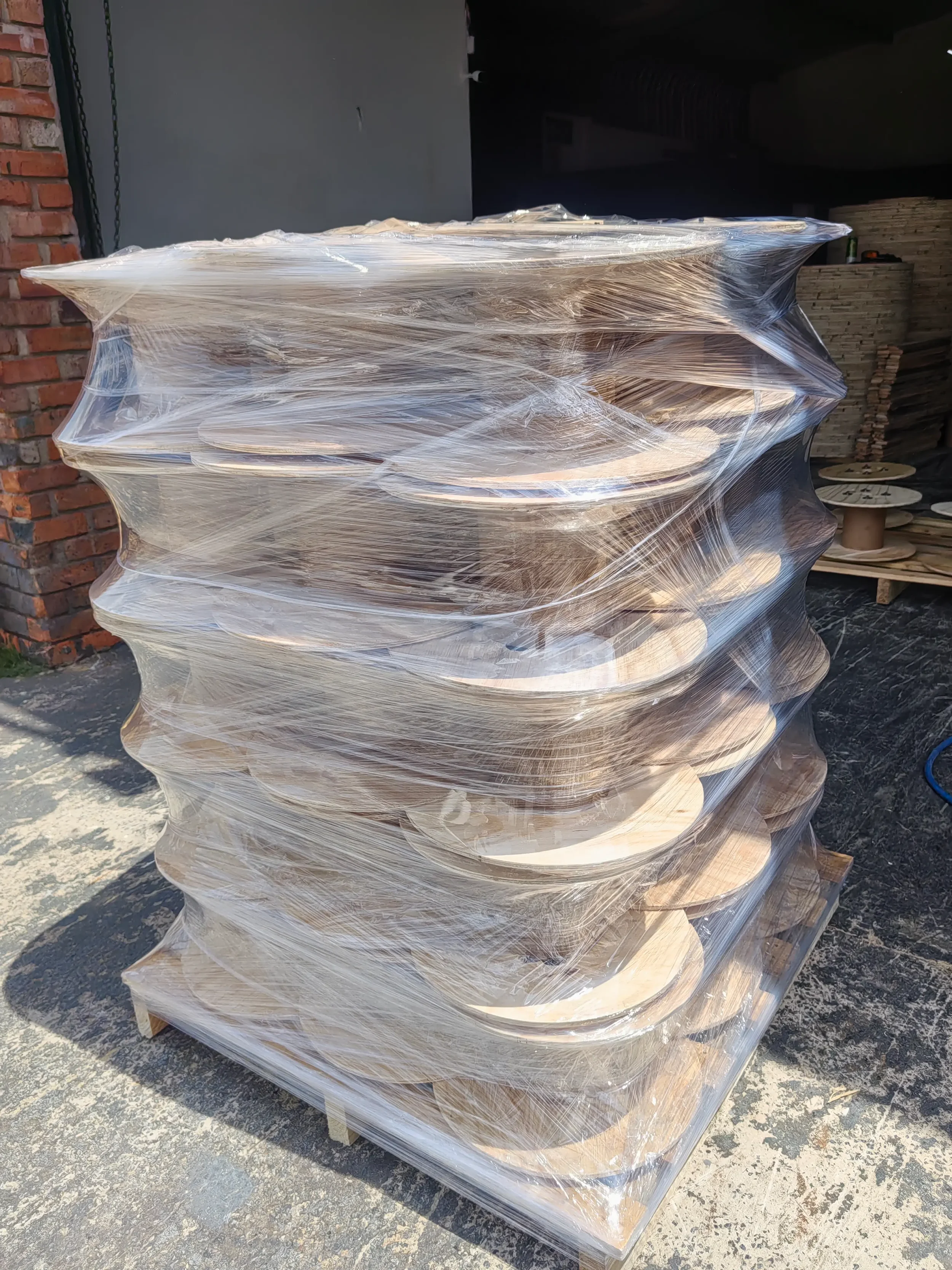 plywood-wire-reels-on-pallet