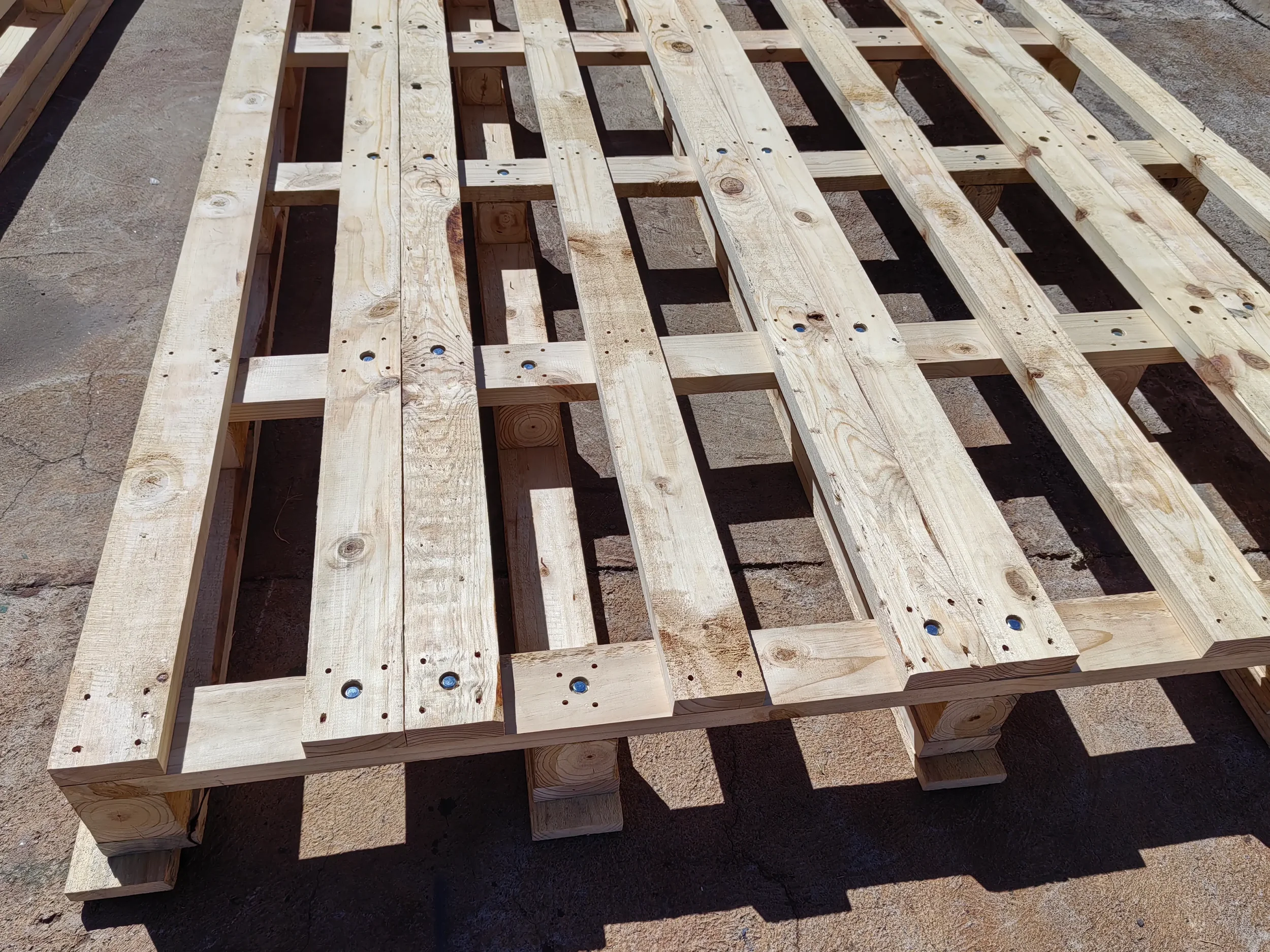 heavy-duty-wooden-pallet.webp